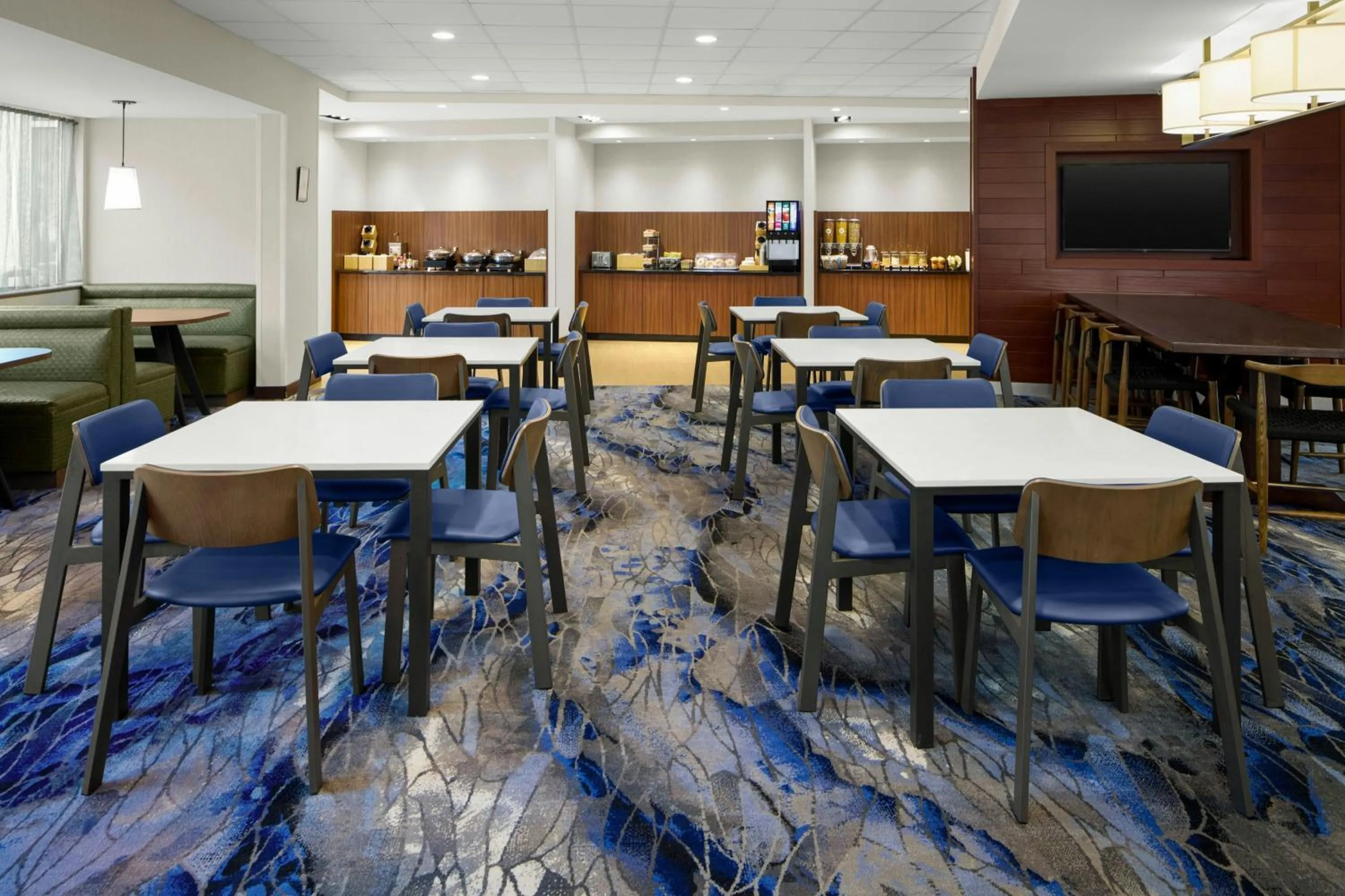 Breakfast in Fairfield Inn & Suites by Marriott Richmond Ashland