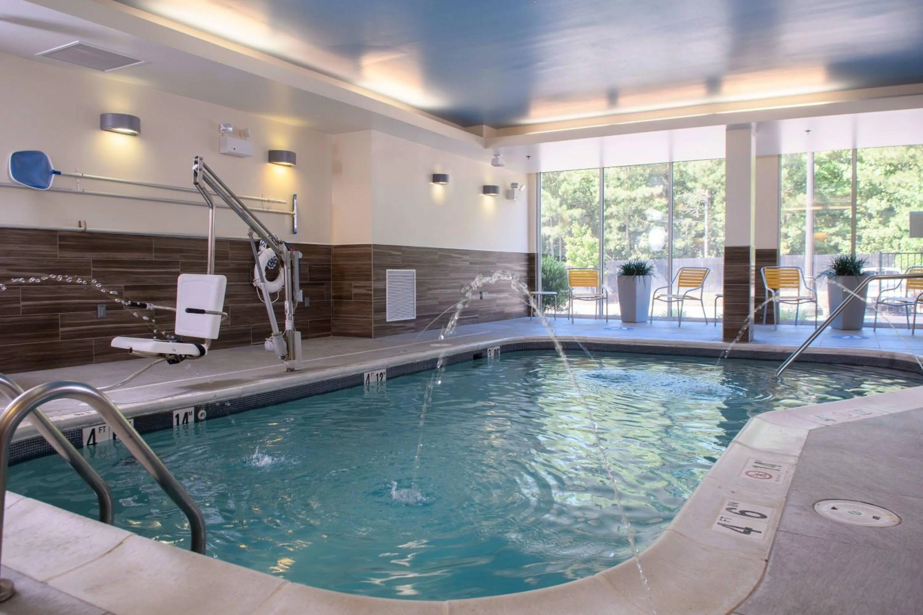 Swimming pool in Fairfield Inn & Suites by Marriott Richmond Ashland