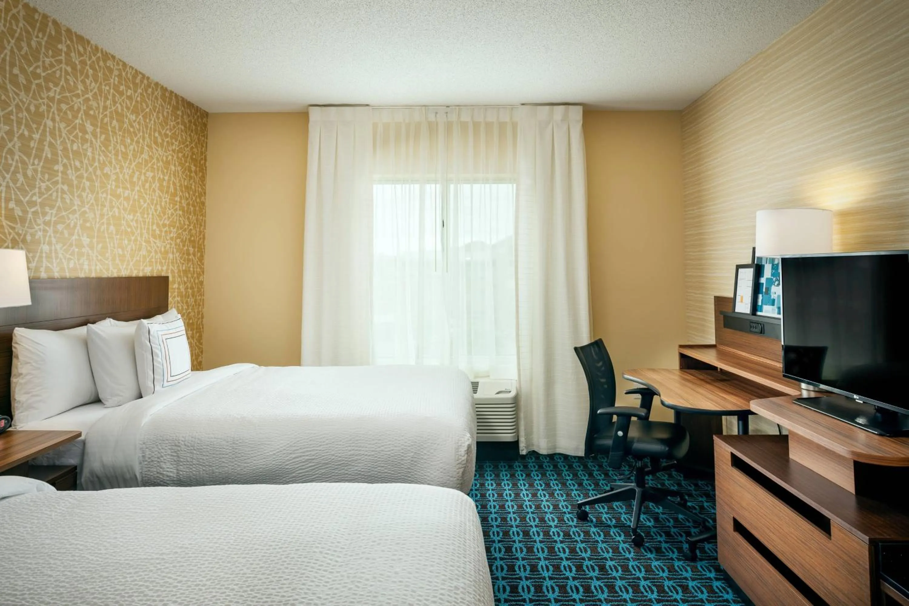 Photo of the whole room, Bed in Fairfield Inn & Suites by Marriott Tacoma DuPont