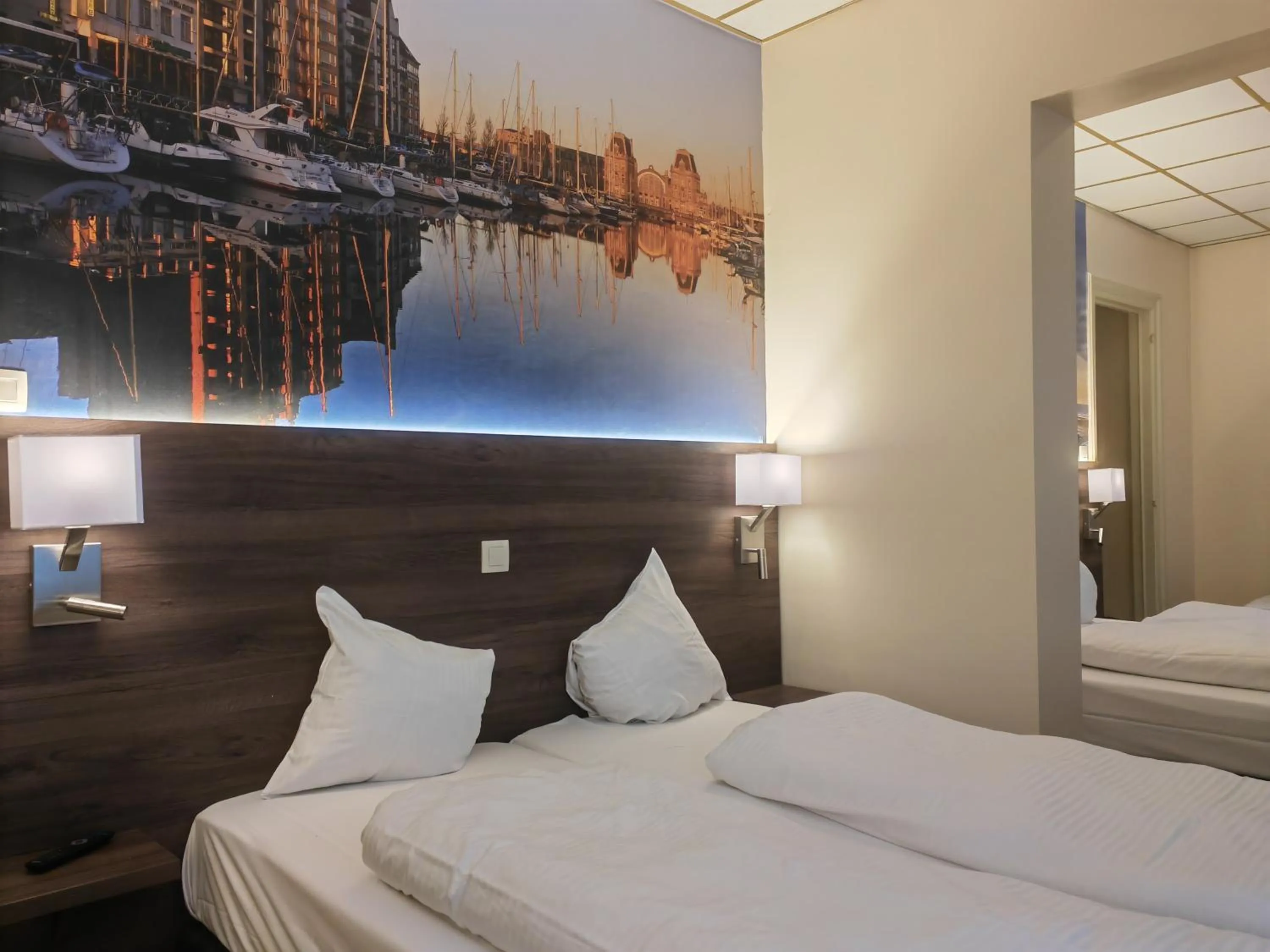 Bedroom, Bed in Hotel Albert II Oostende