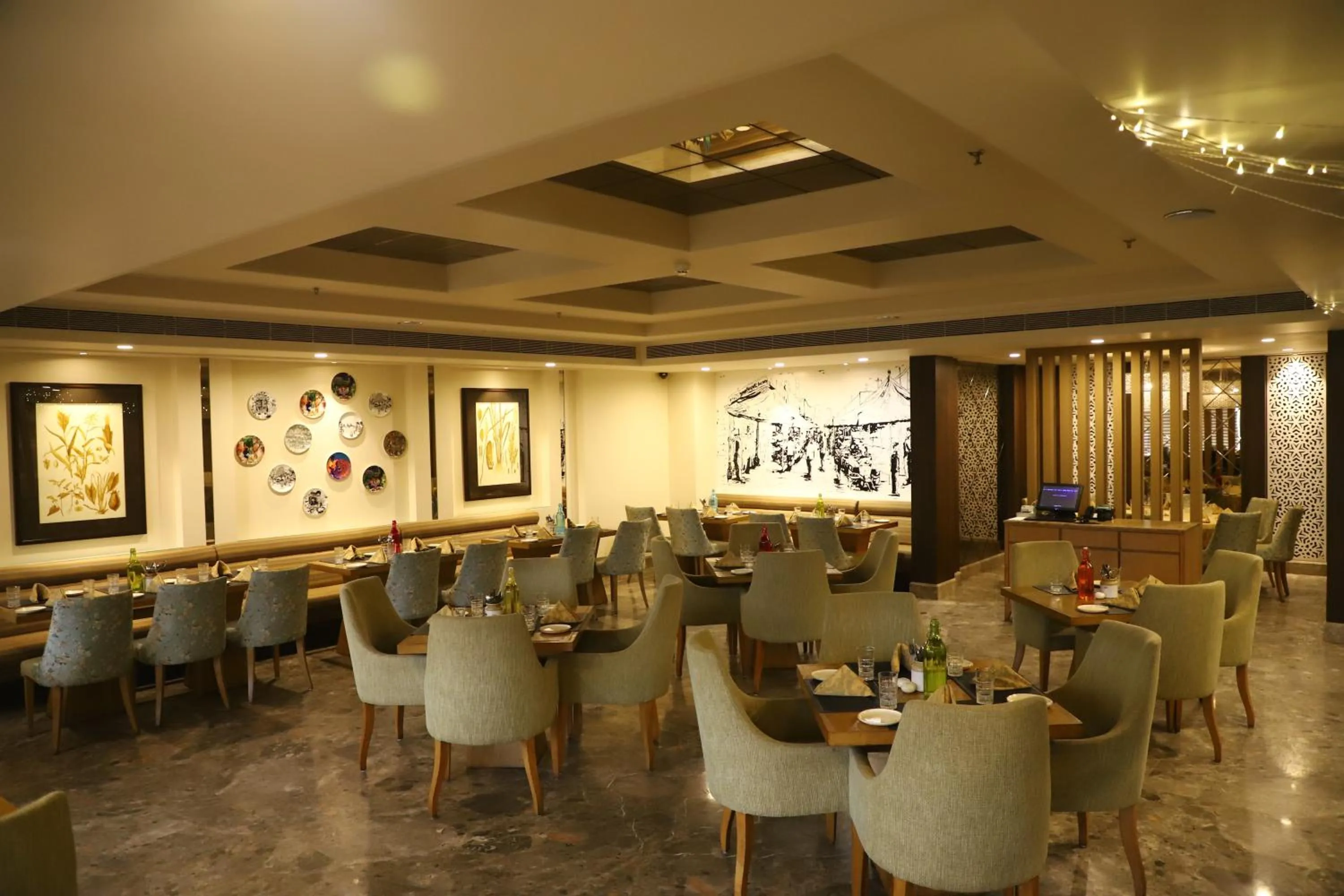 Restaurant/places to eat in Efcee Sarovar Premiere Bhavnagar