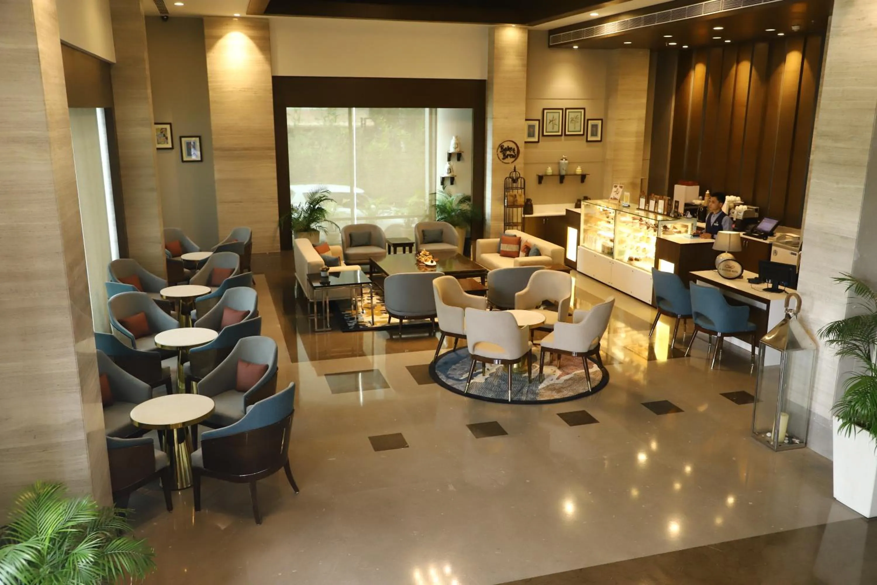 Lounge or bar in Efcee Sarovar Premiere Bhavnagar