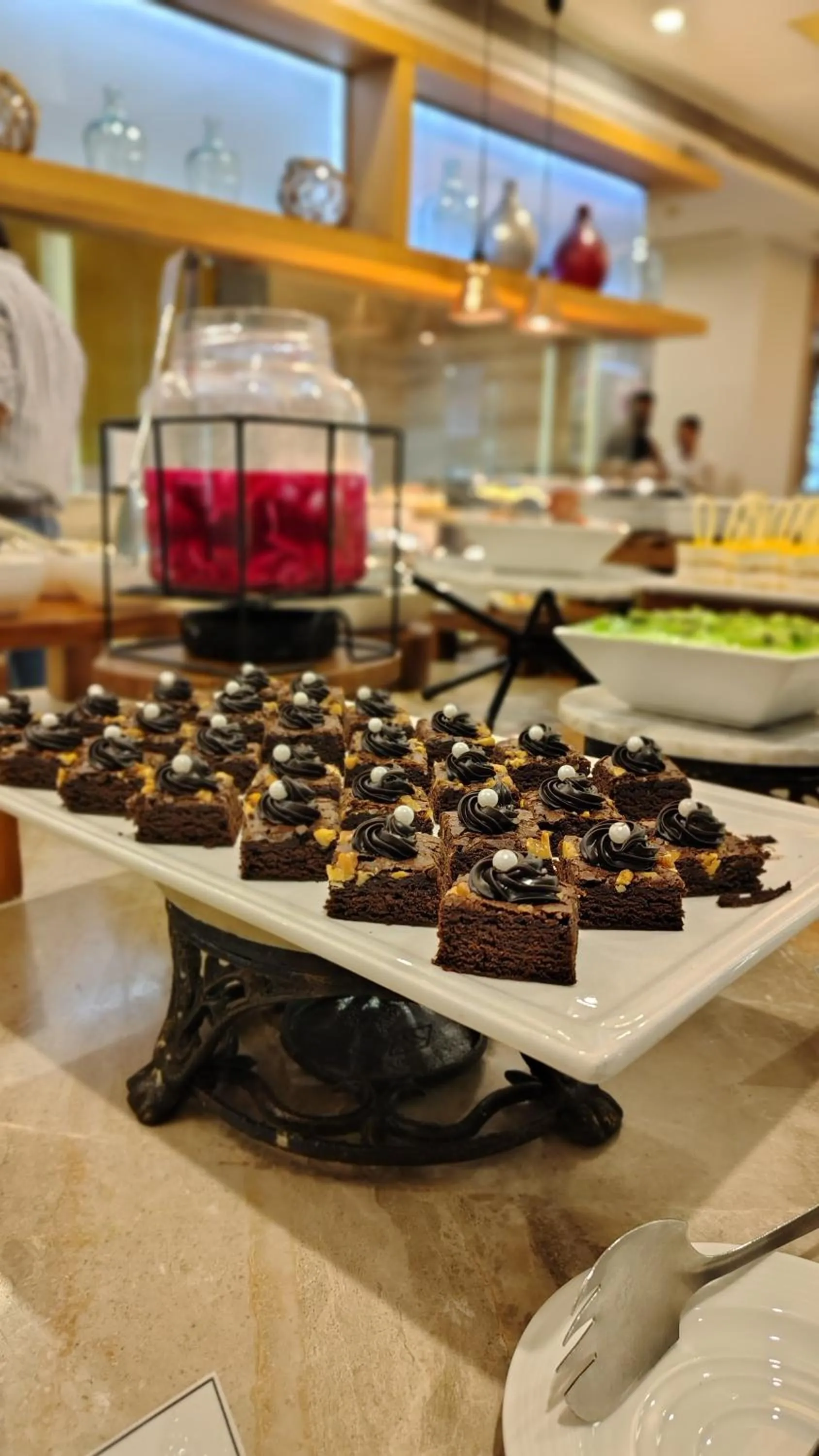 Restaurant/places to eat in Efcee Sarovar Premiere Bhavnagar