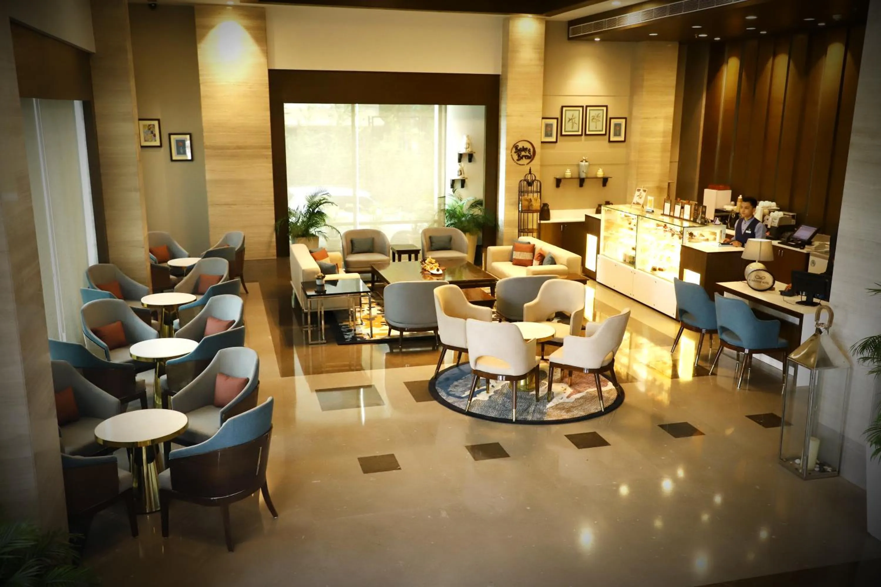 Lounge or bar in Efcee Sarovar Premiere Bhavnagar