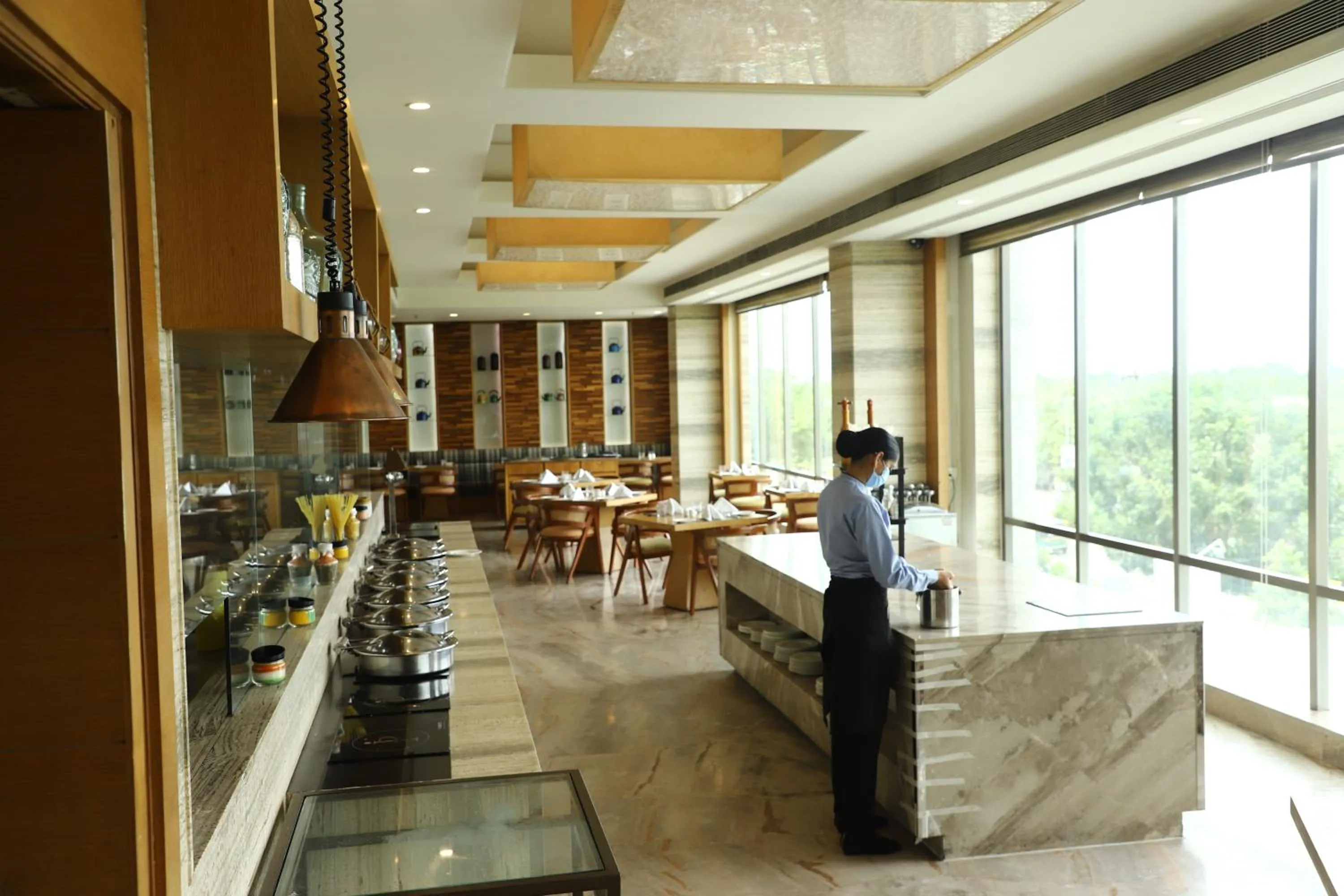 Restaurant/places to eat in Efcee Sarovar Premiere Bhavnagar