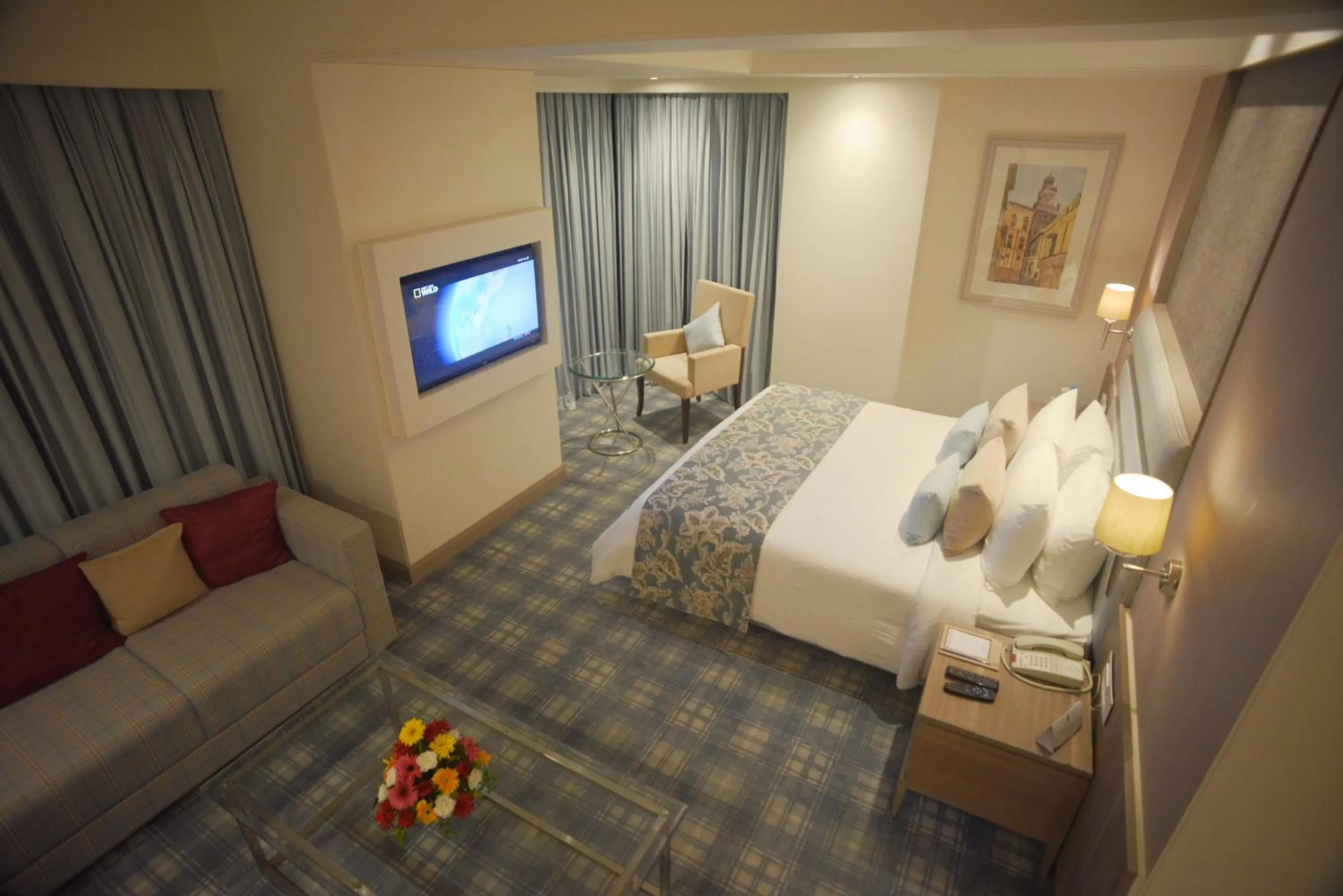 Bedroom, Bed in Efcee Sarovar Premiere Bhavnagar