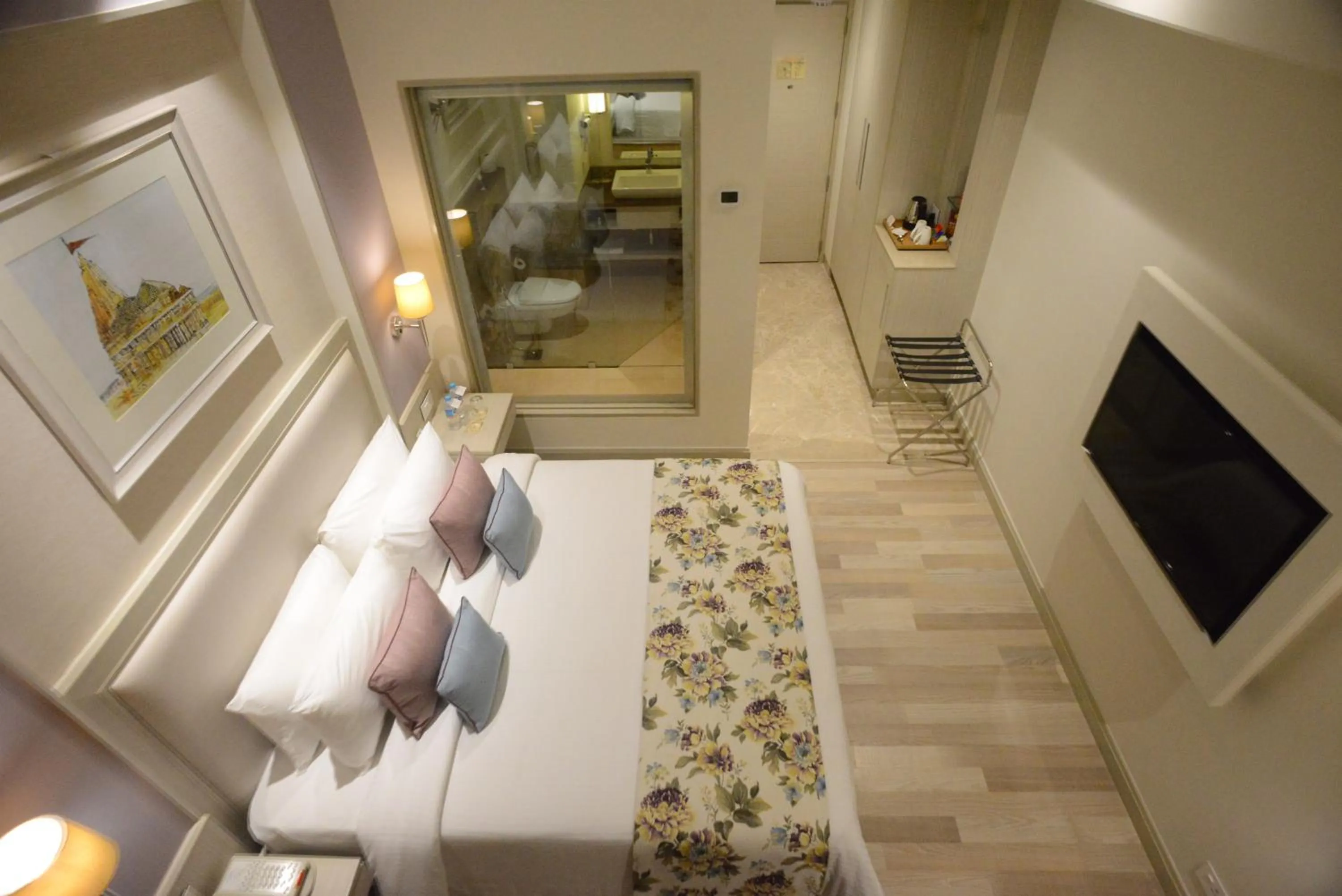 Bedroom, Bed in Efcee Sarovar Premiere Bhavnagar