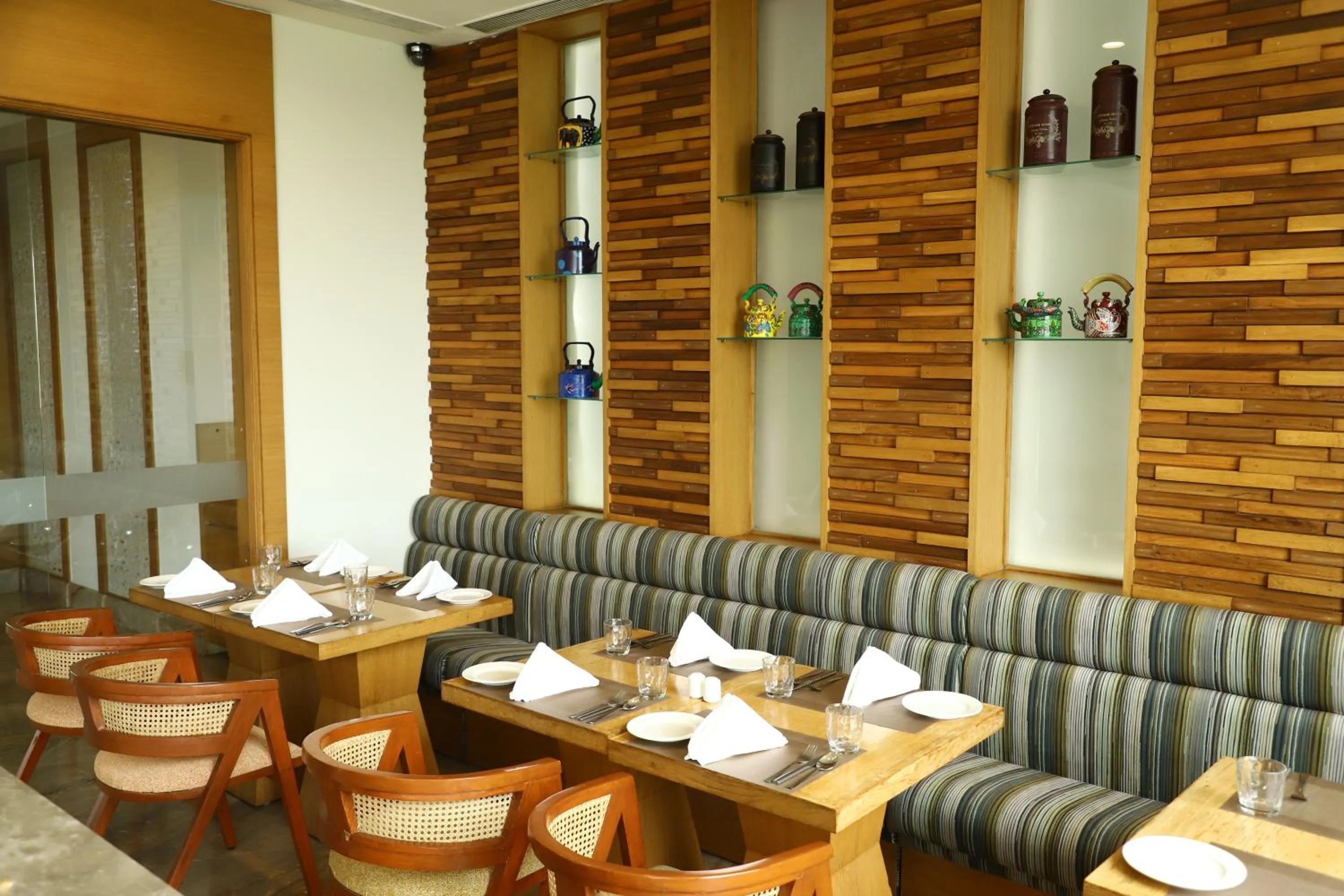 Restaurant/places to eat in Efcee Sarovar Premiere Bhavnagar