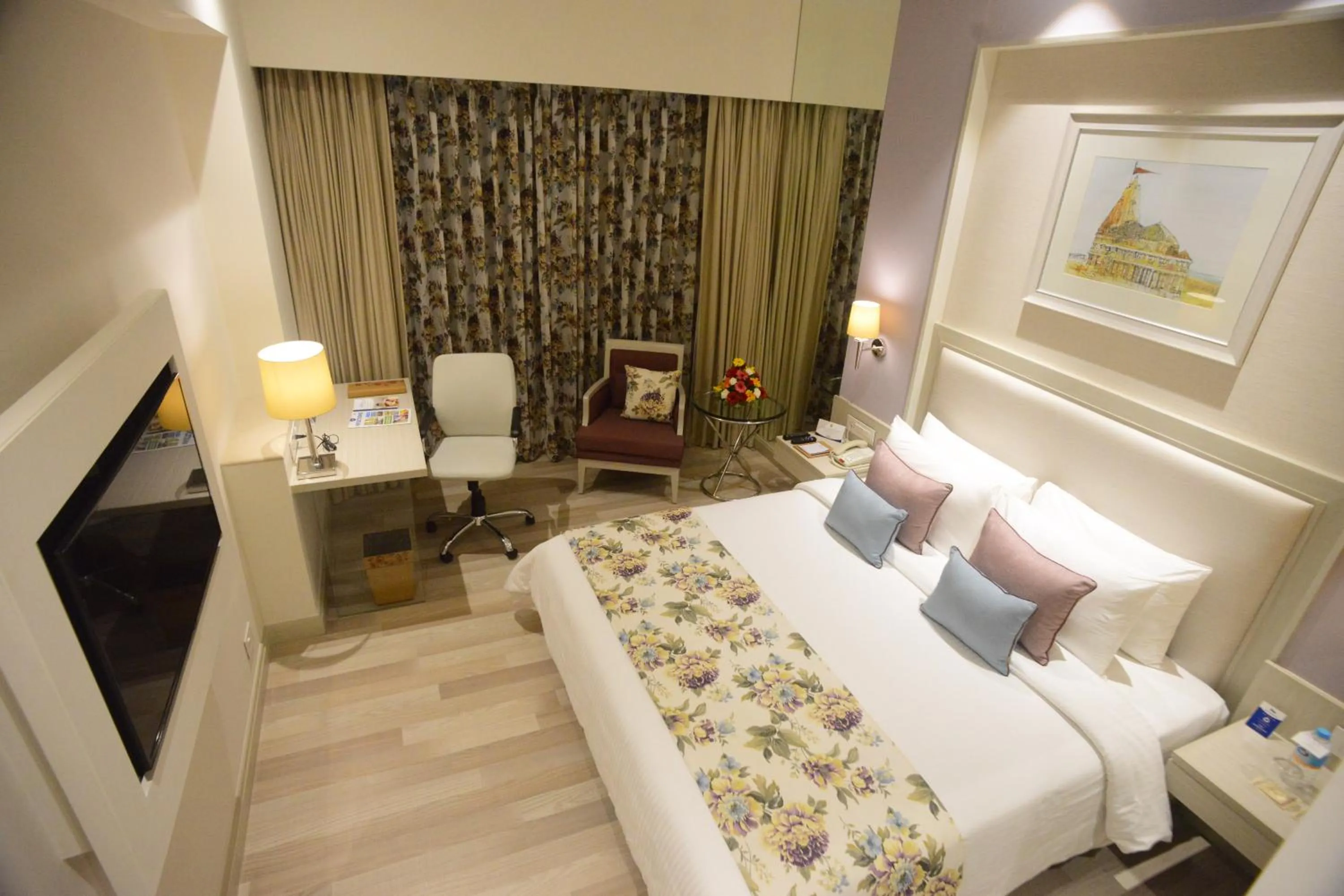 Bedroom, Bed in Efcee Sarovar Premiere Bhavnagar