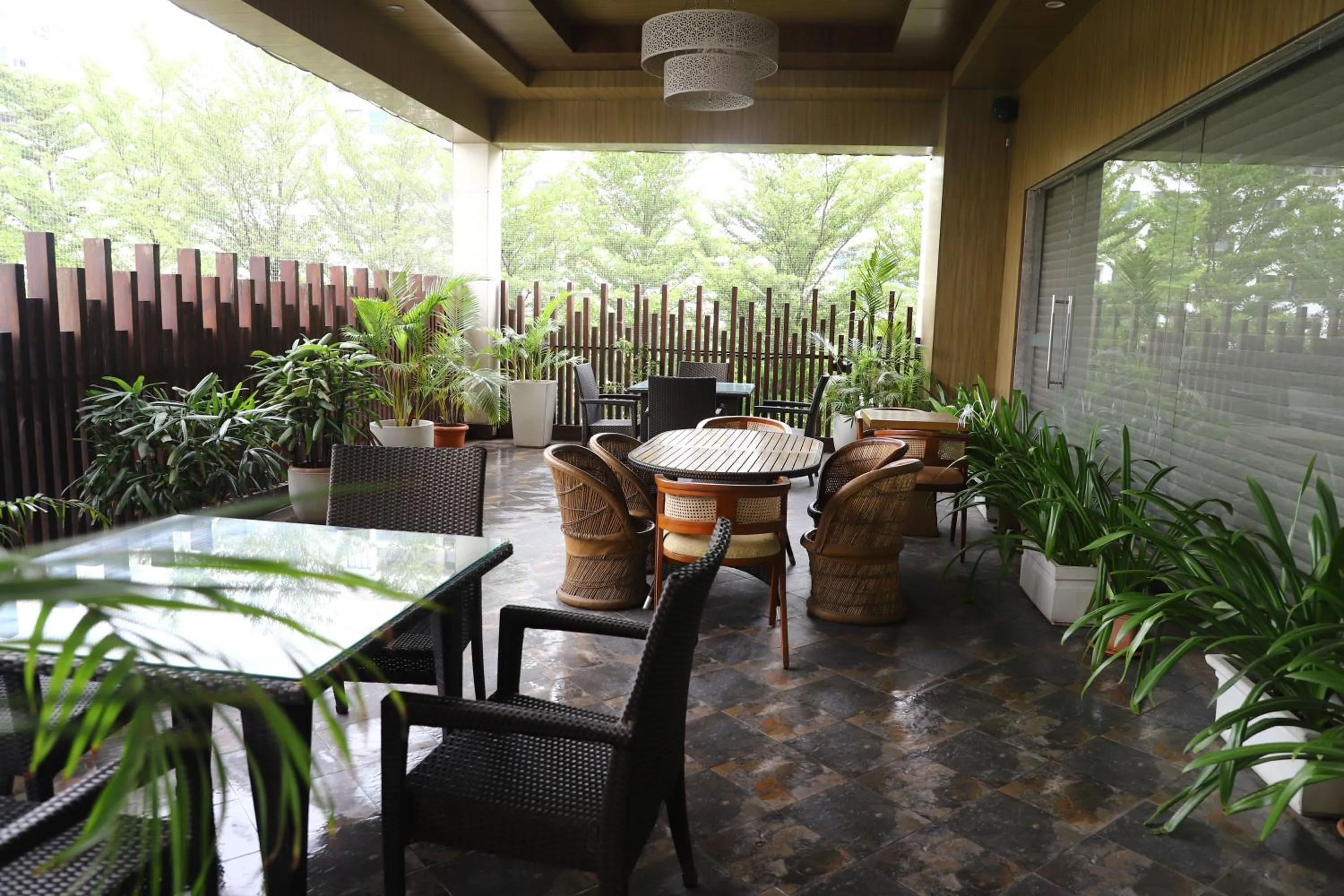 Restaurant/places to eat in Efcee Sarovar Premiere Bhavnagar