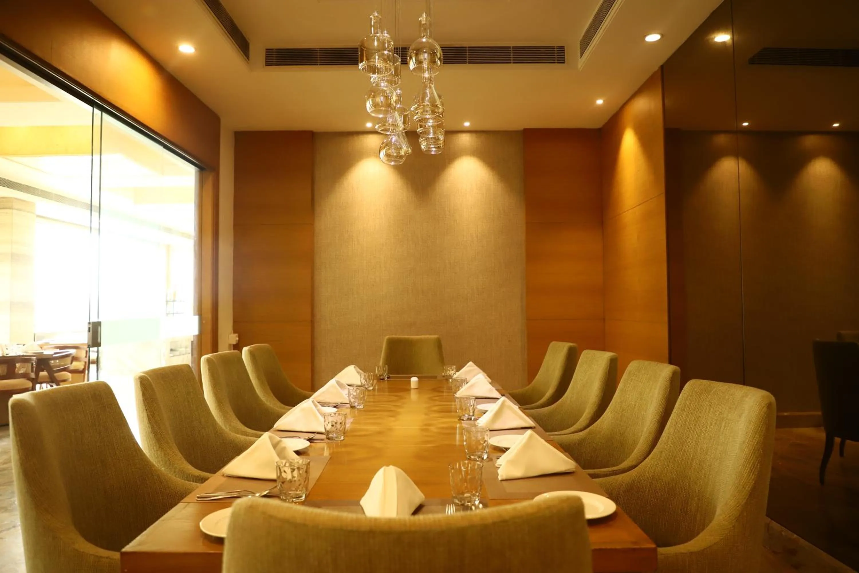 Restaurant/places to eat in Efcee Sarovar Premiere Bhavnagar