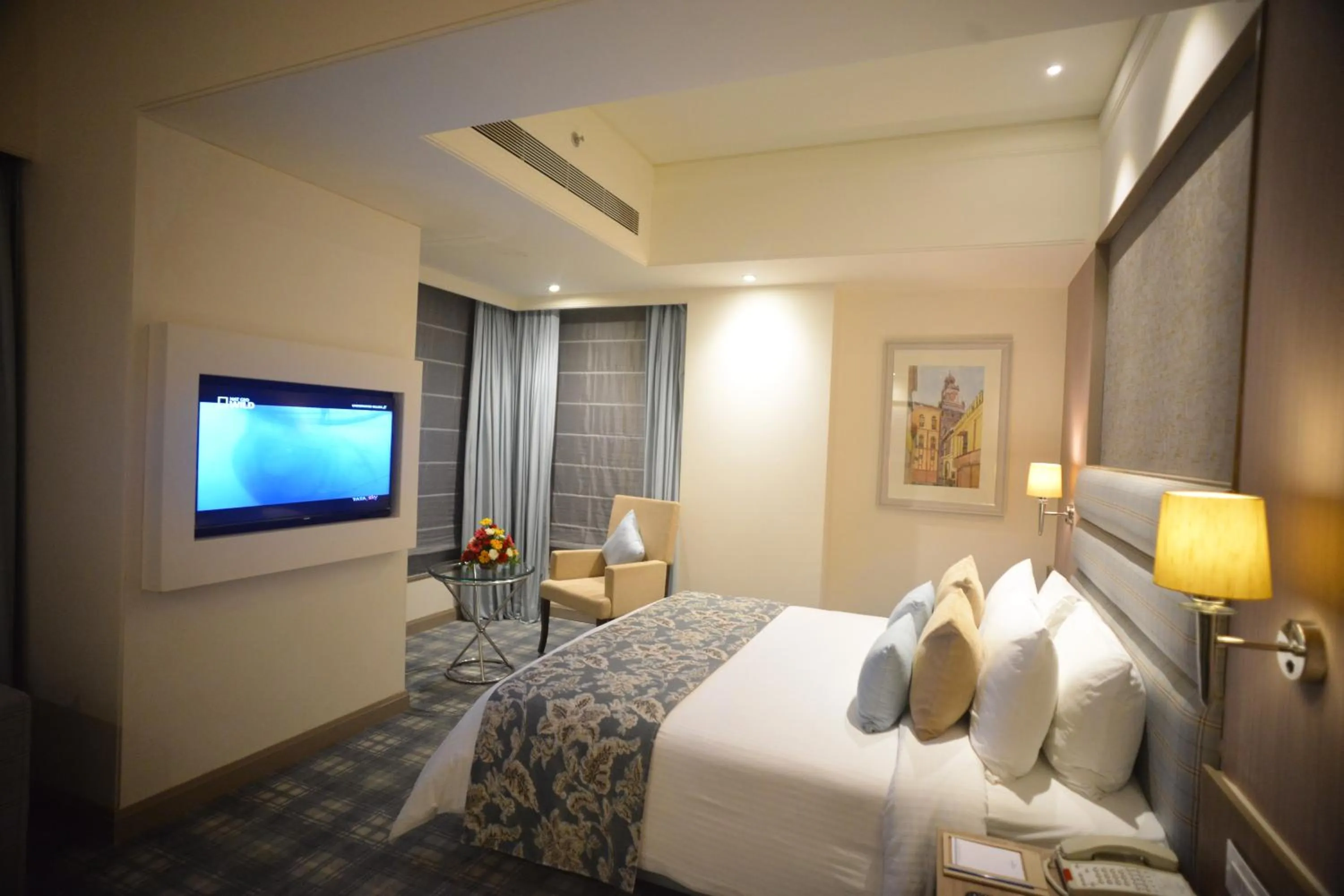 Bedroom, Bed in Efcee Sarovar Premiere Bhavnagar