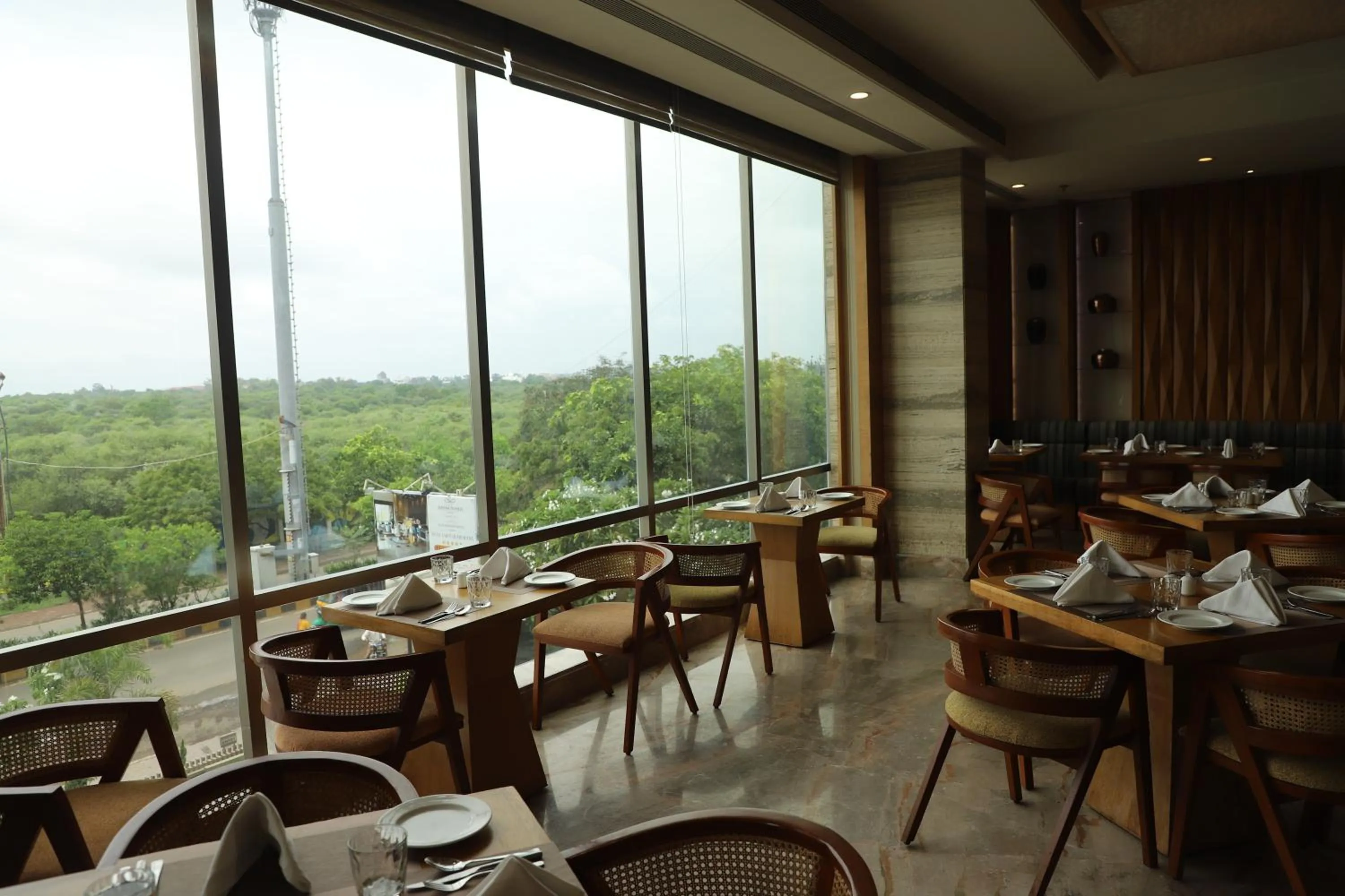 Restaurant/places to eat in Efcee Sarovar Premiere Bhavnagar