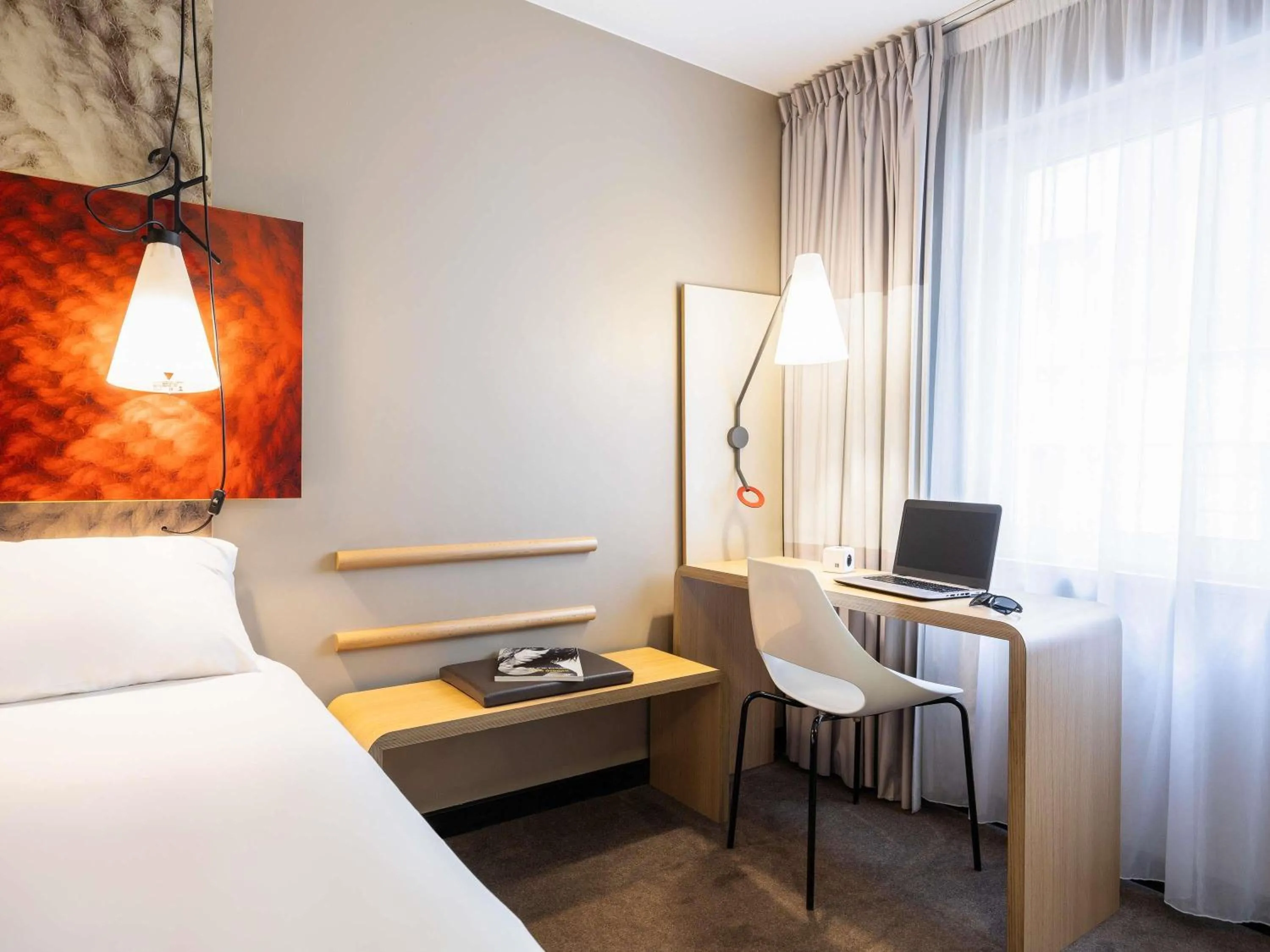 Bedroom, Bed in Ibis Brussels City Centre