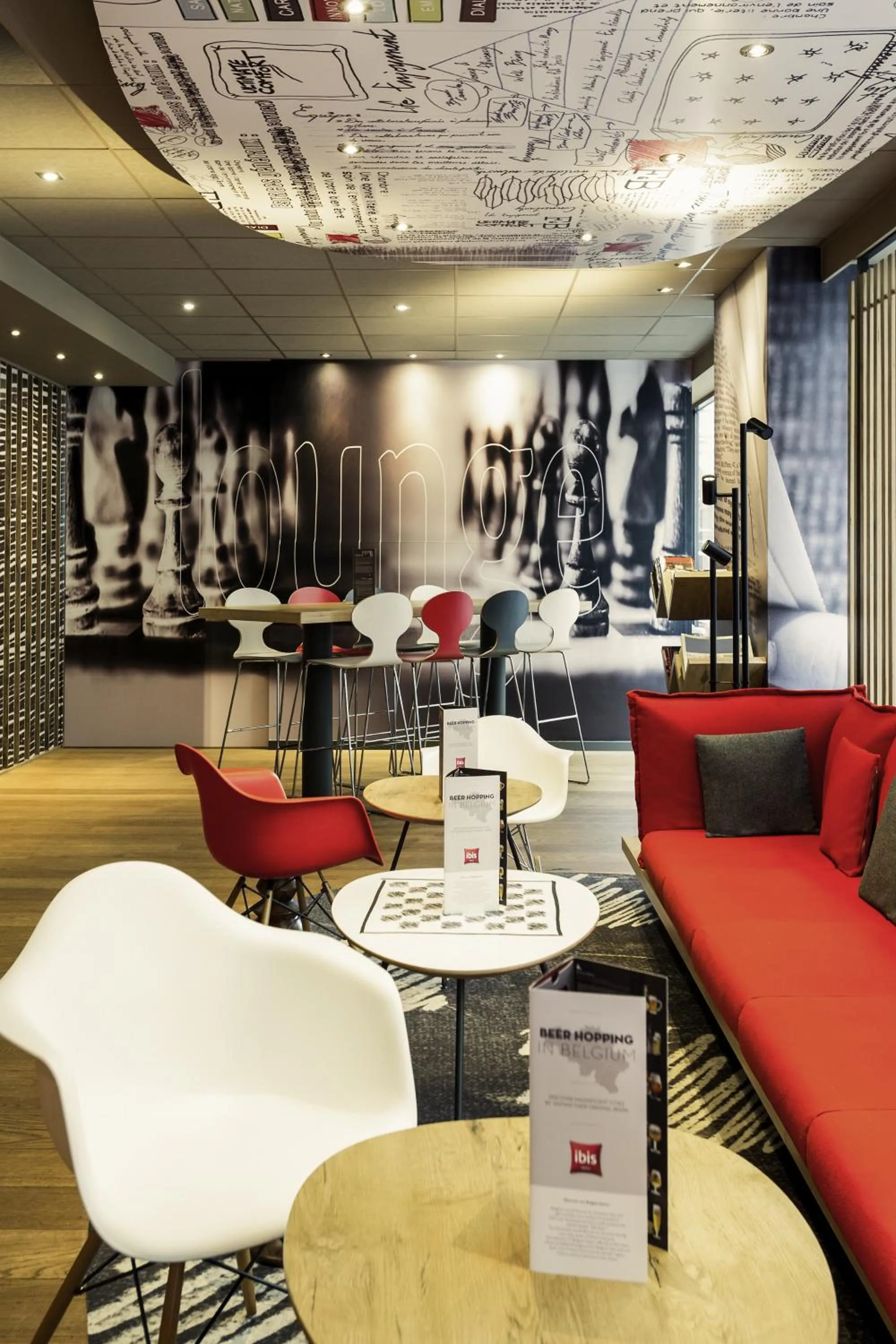 Lounge or bar in Ibis Brussels City Centre