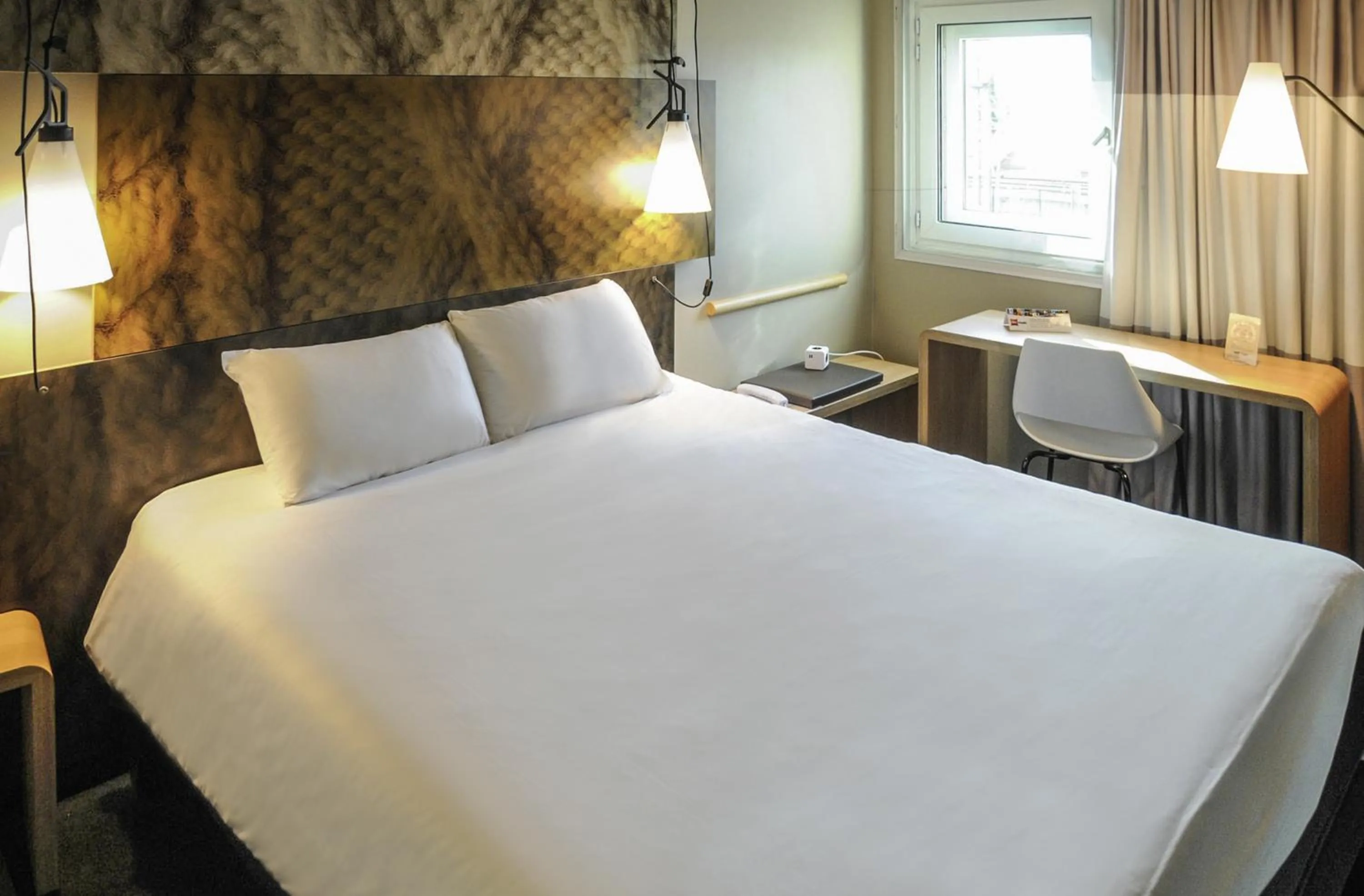 Bed in Ibis Brussels City Centre