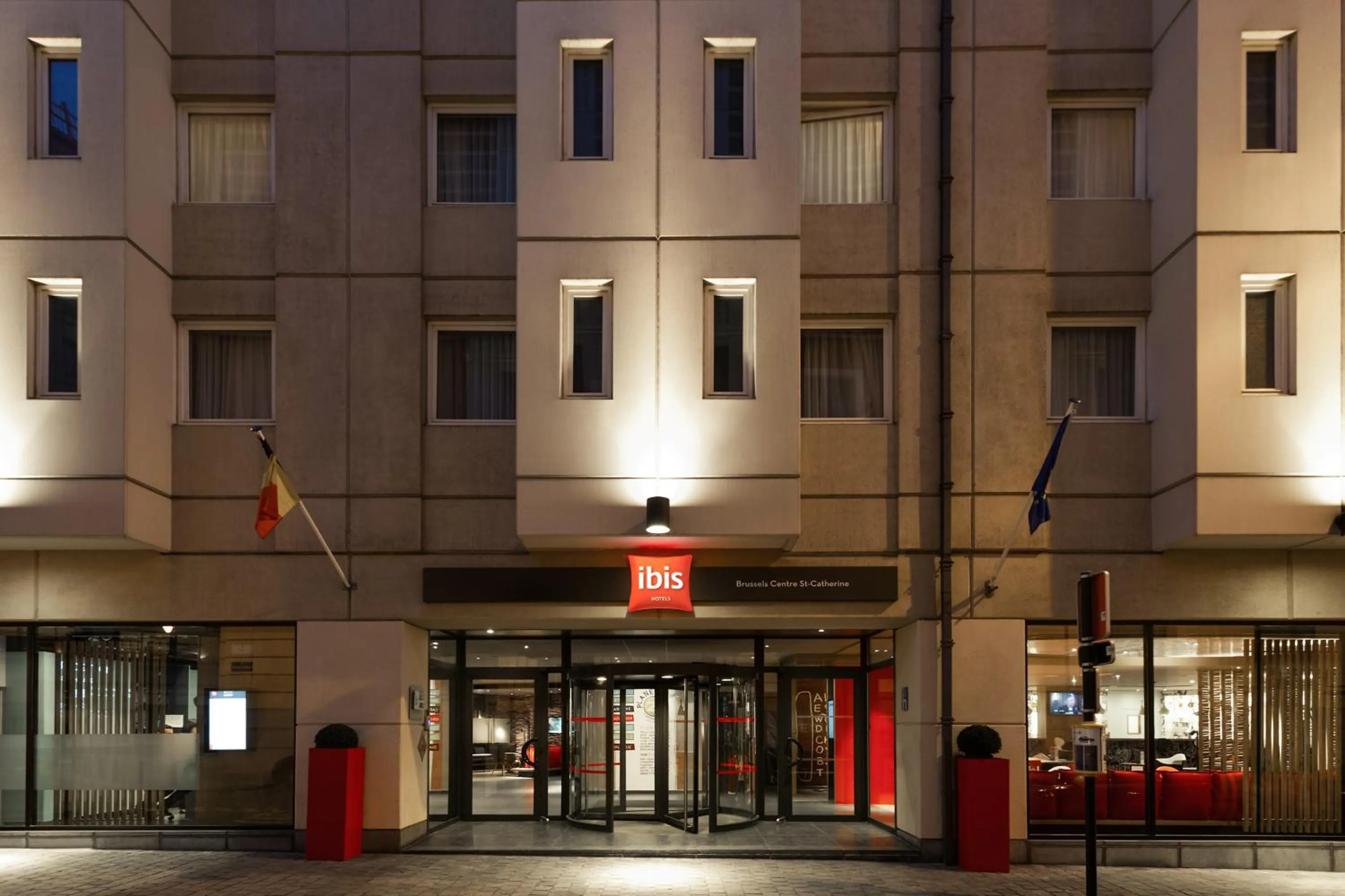 Facade/entrance in Ibis Brussels City Centre