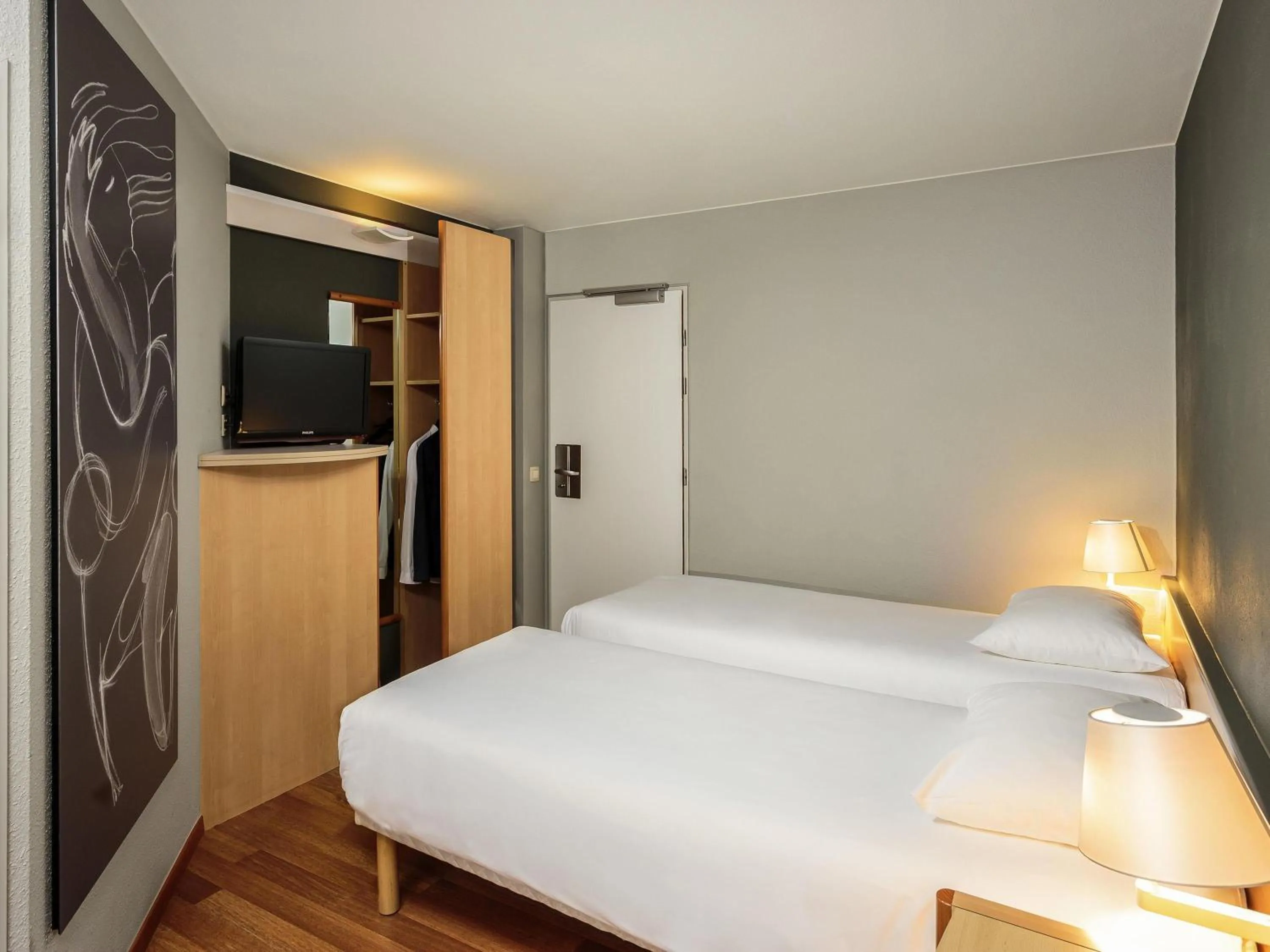 Bedroom, Bed in Ibis Brussels City Centre