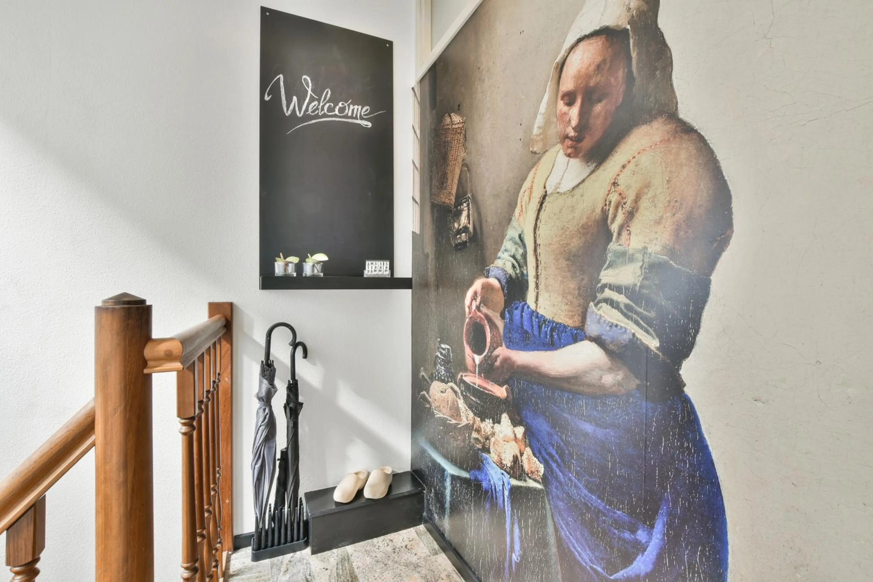 Facade/entrance in Only Friends