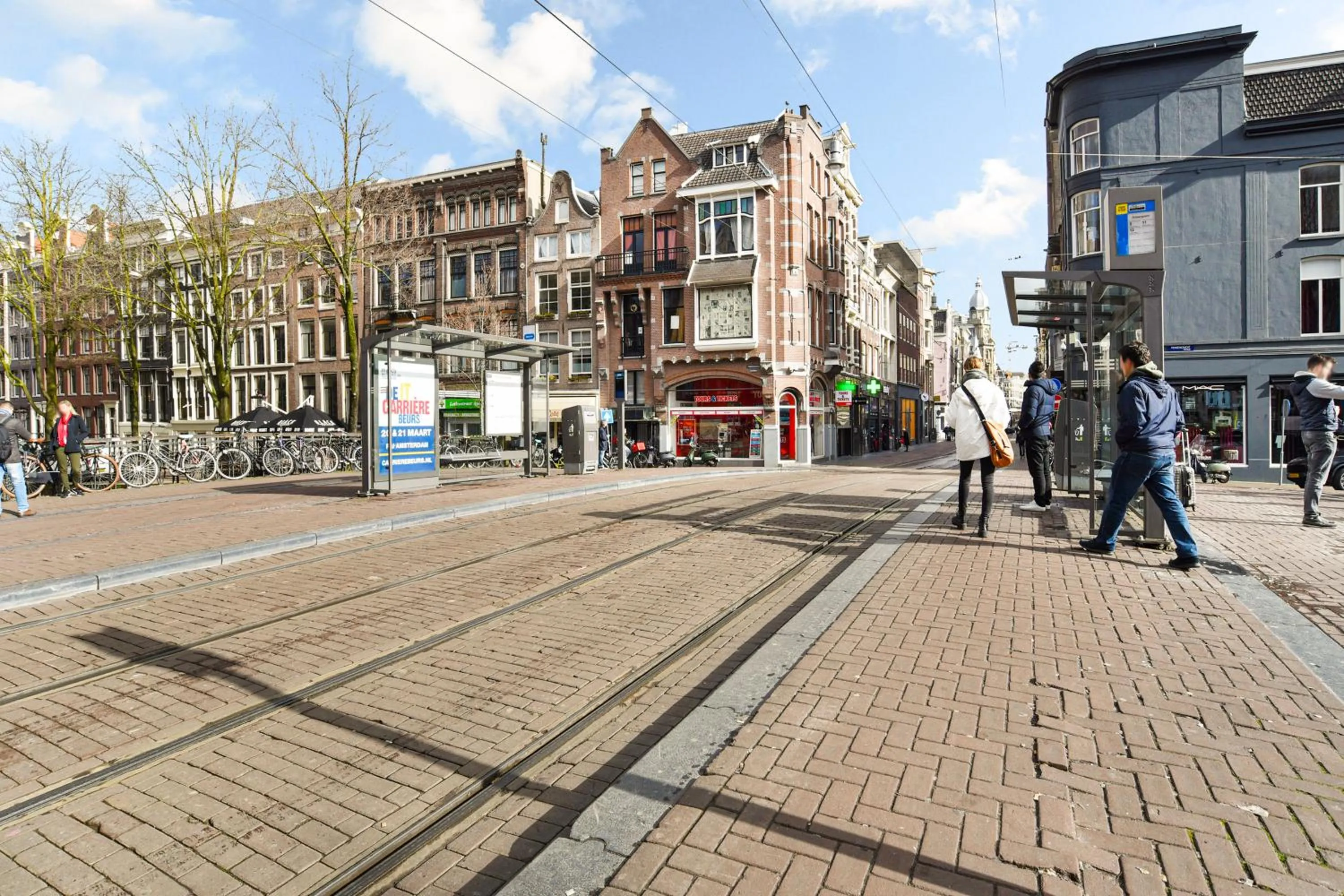 Neighbourhood in Only Friends