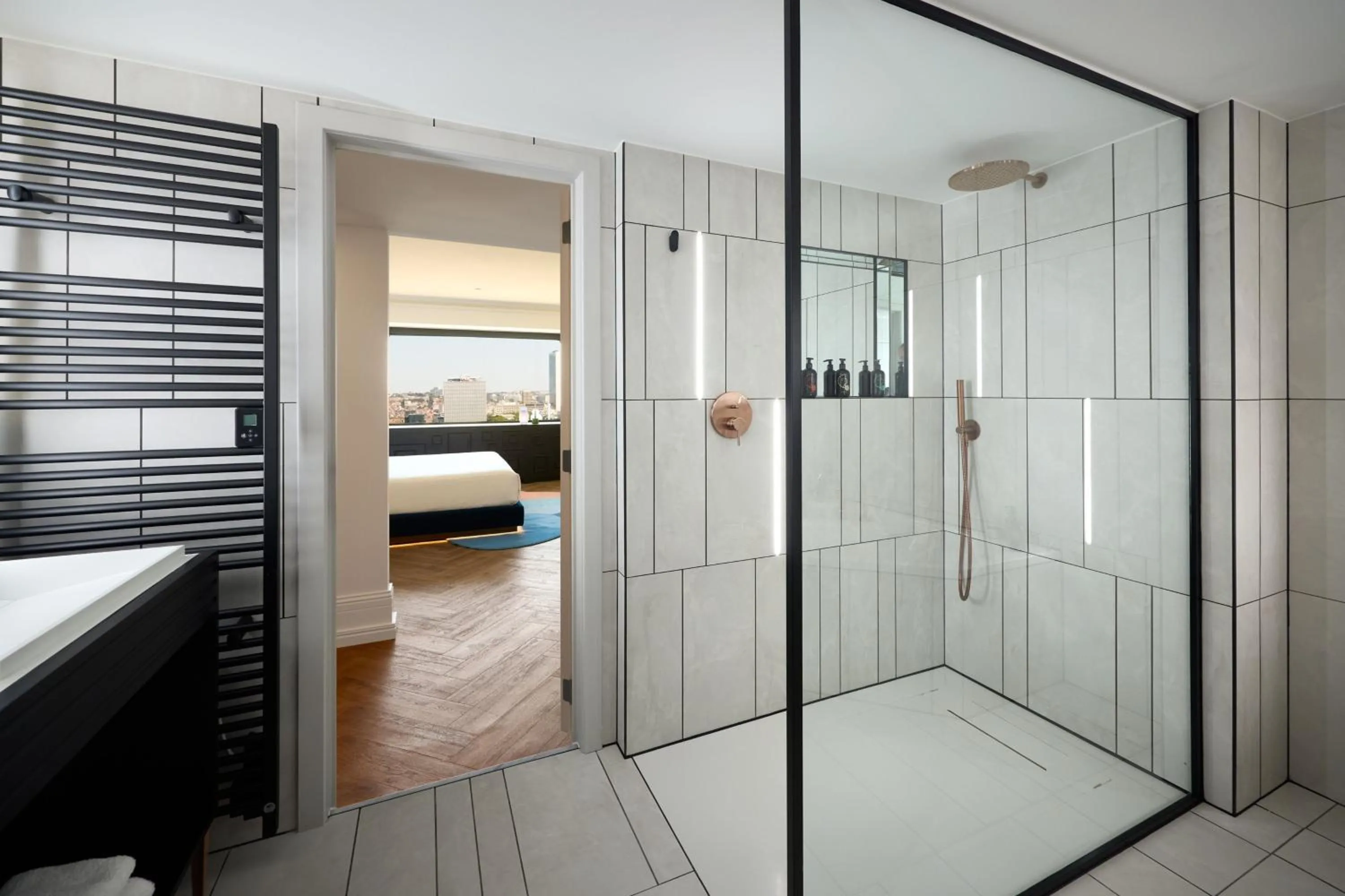 Bathroom, Bed in Cardo Brussels, Autograph Collection