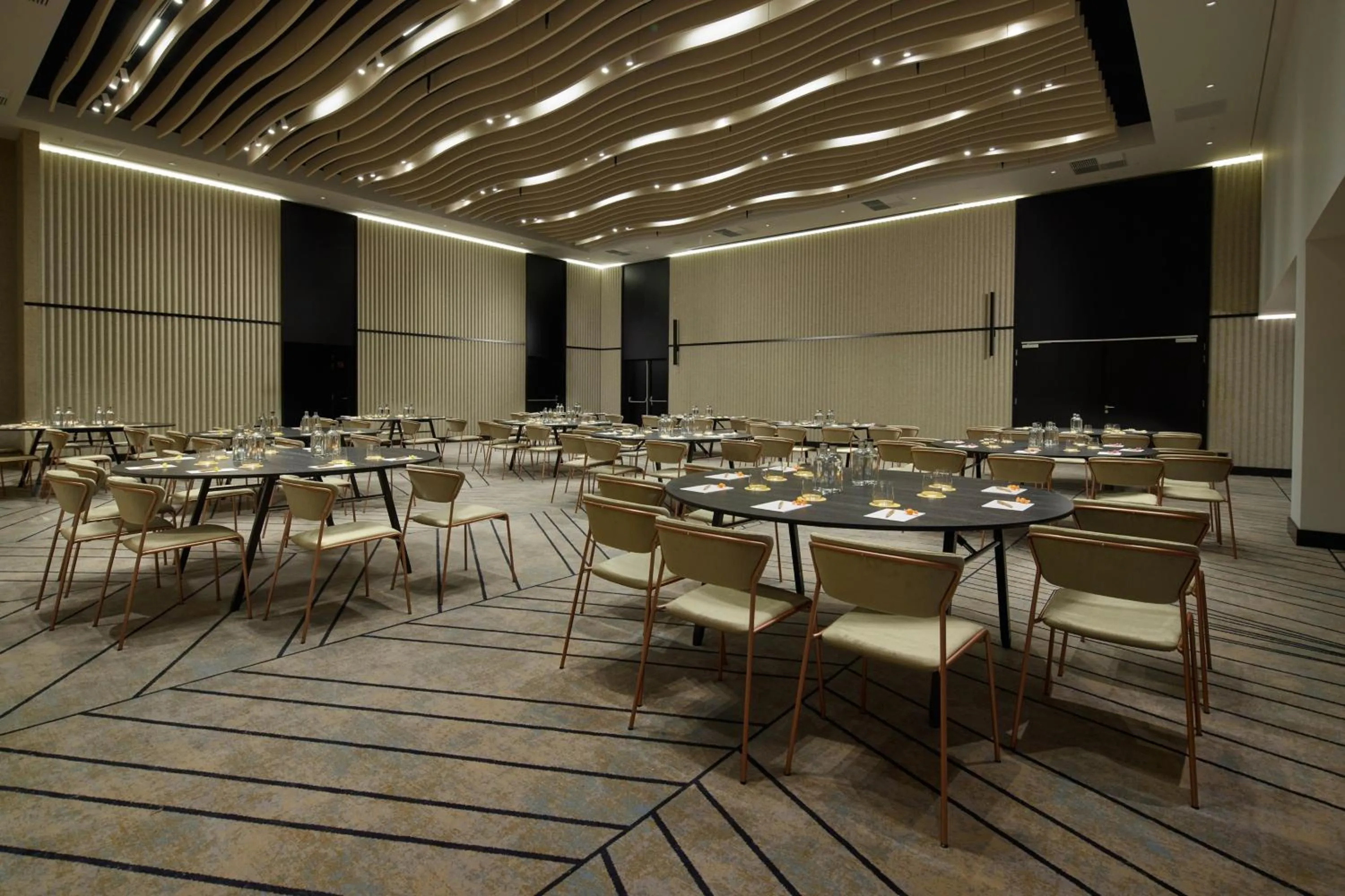 Lounge or bar in Cardo Brussels, Autograph Collection