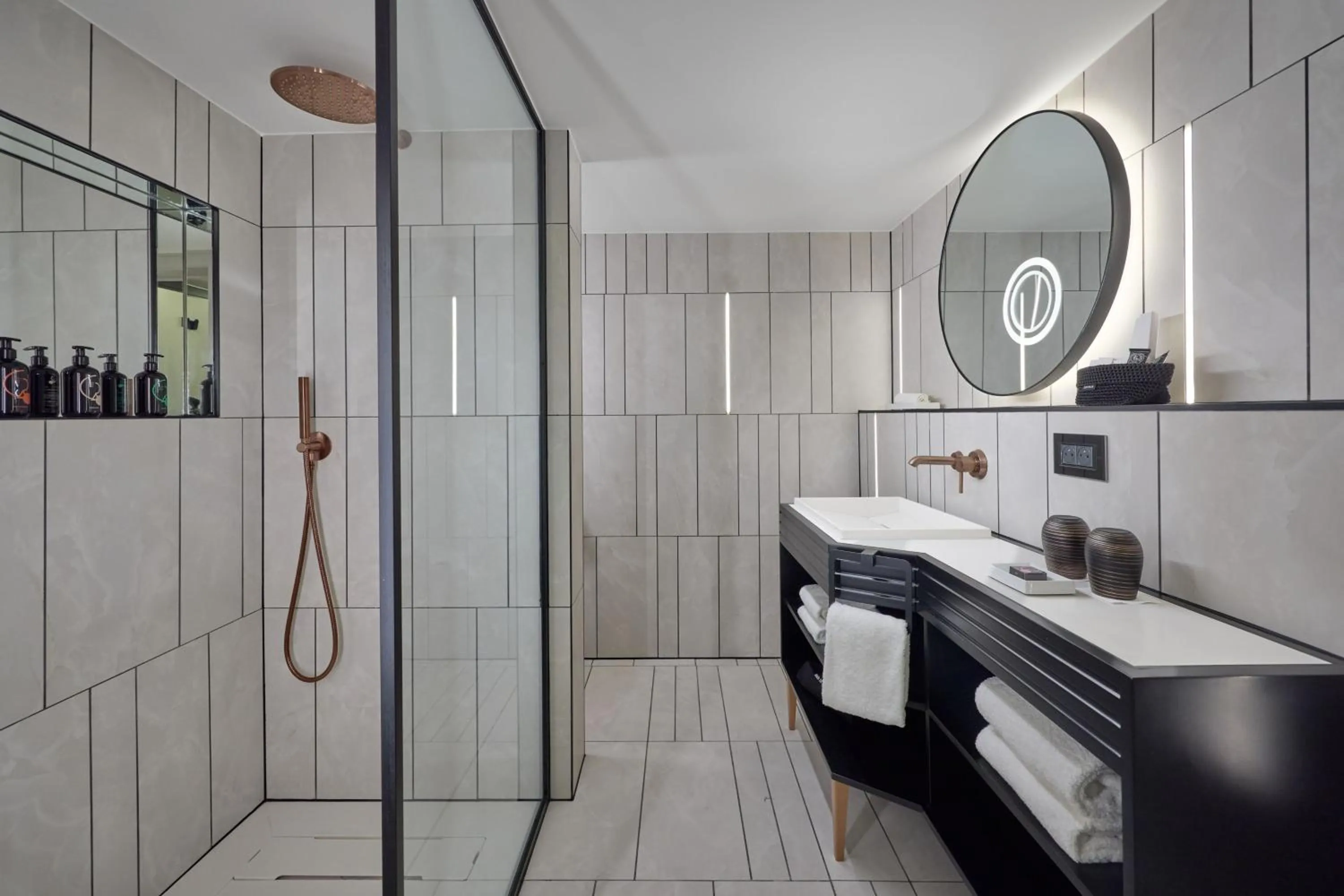 Bathroom in Cardo Brussels, Autograph Collection