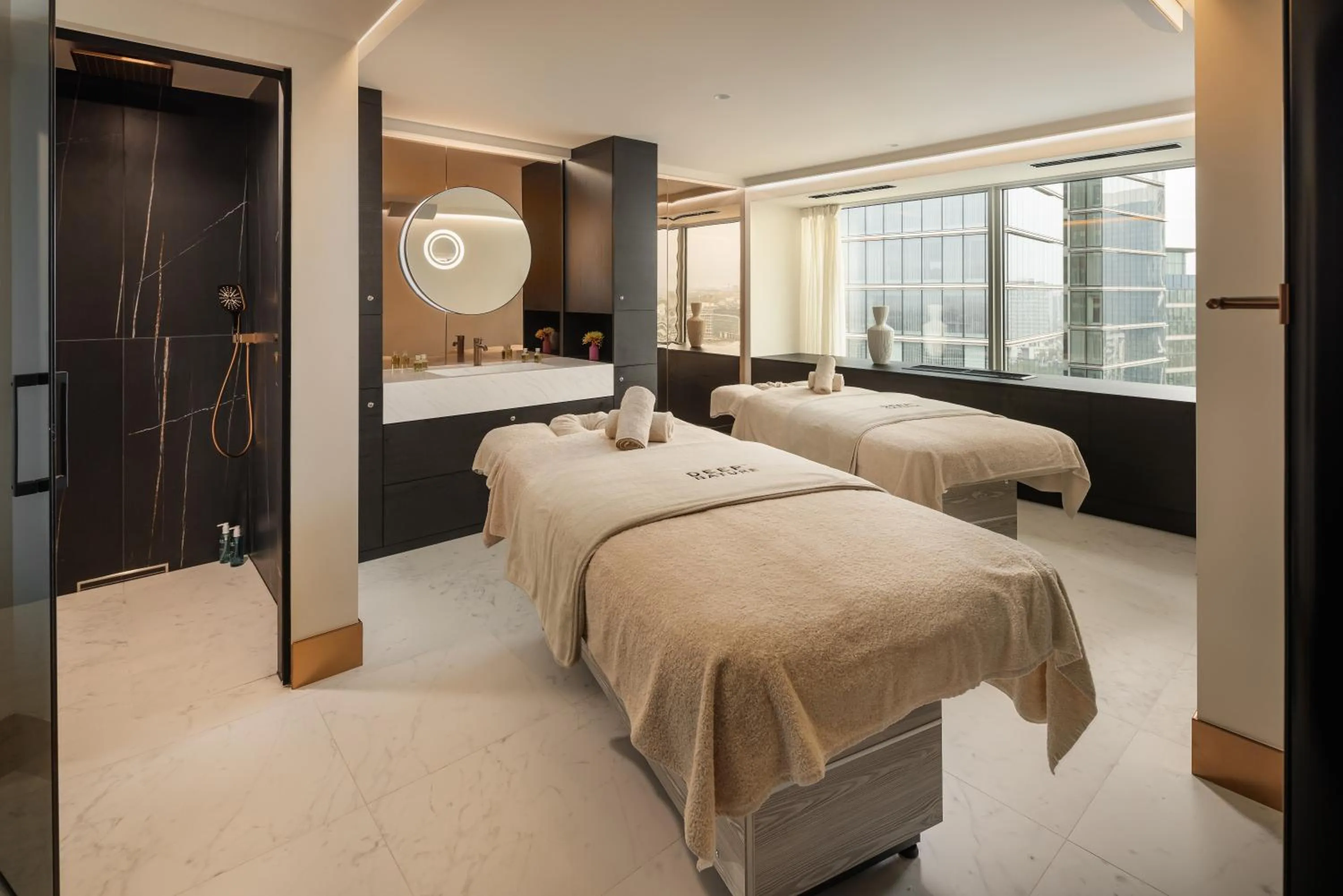 Massage, Bed in Cardo Brussels, Autograph Collection