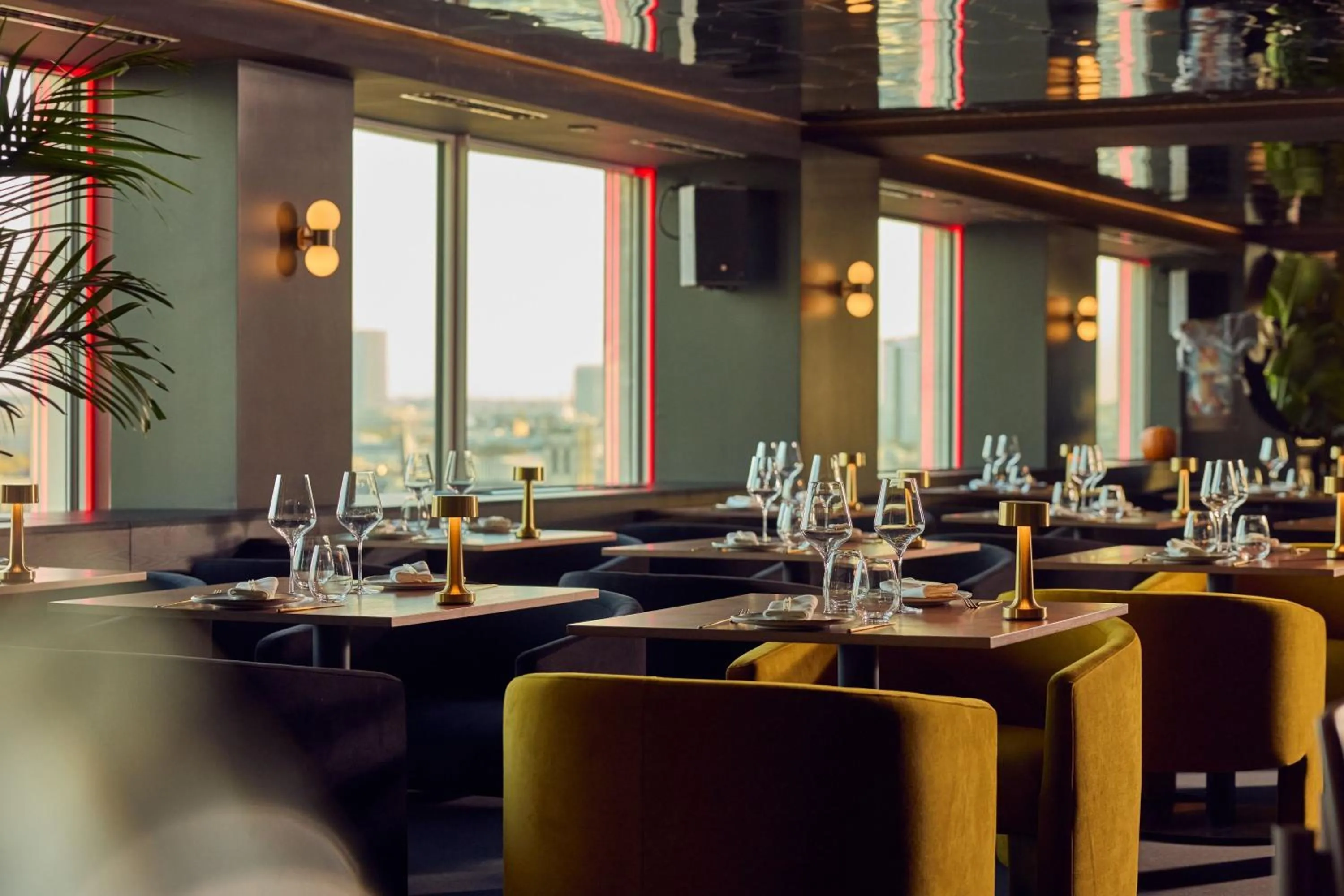 Lounge or bar in Cardo Brussels, Autograph Collection