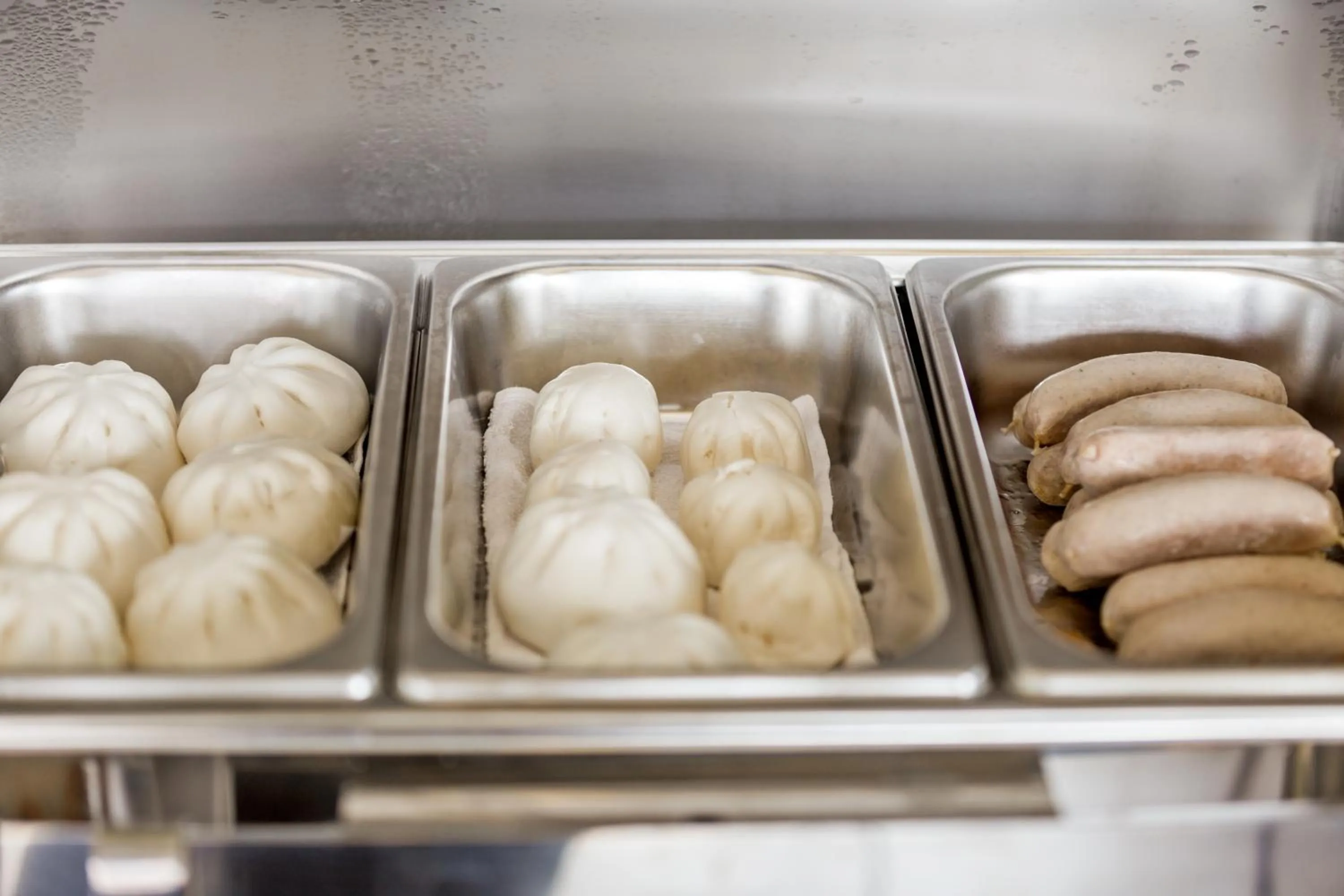 Restaurant/places to eat in Maro Hotel