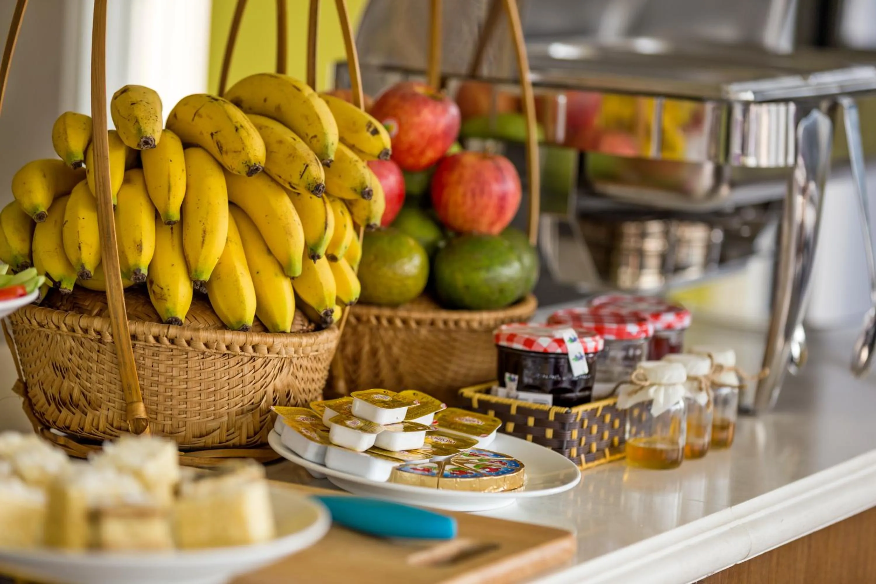 Restaurant/places to eat in Maro Hotel