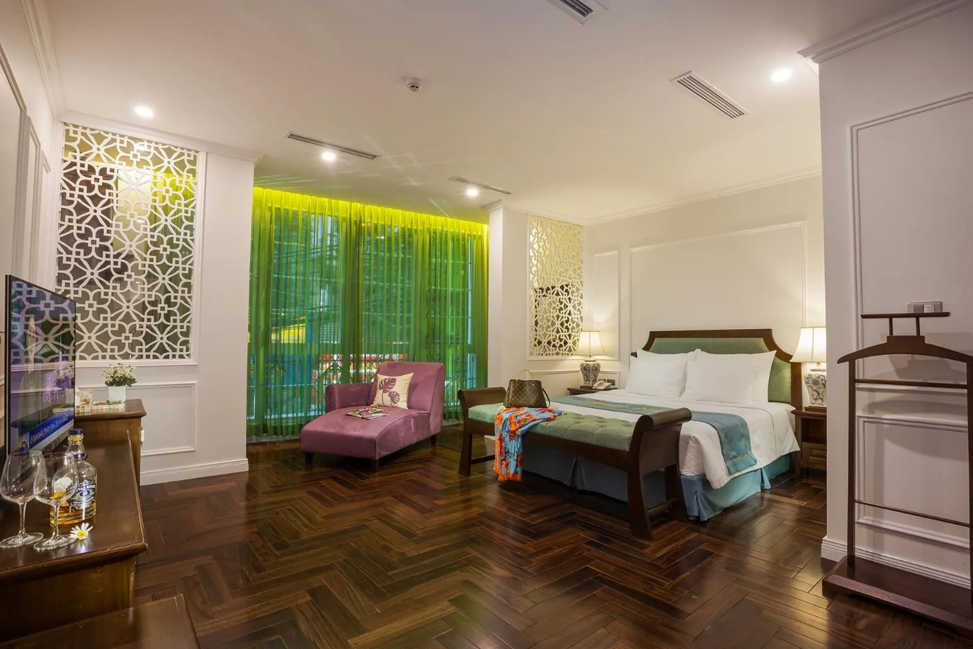 Bedroom, Bed in Maro Hotel