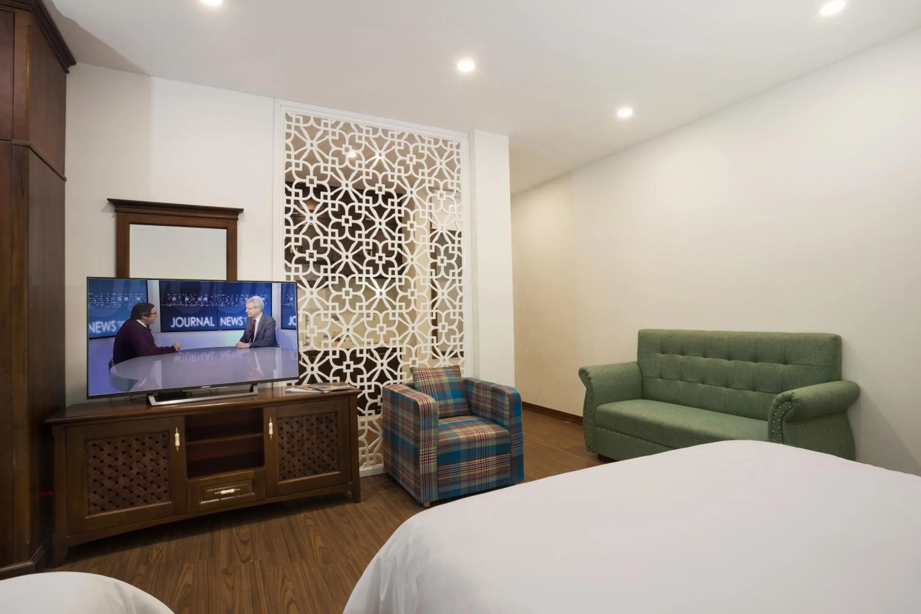 Seating area, Bed in Maro Hotel