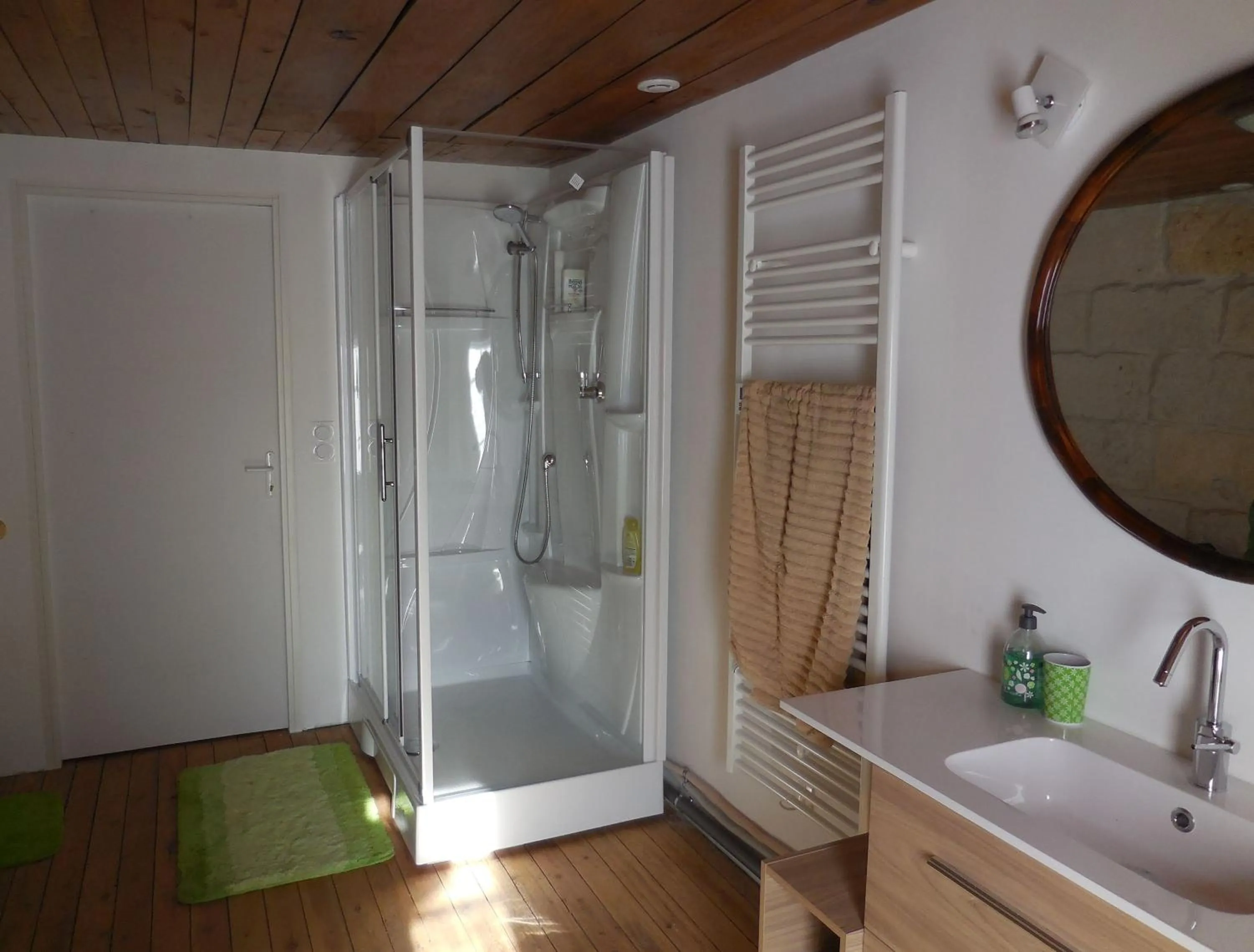 Shower in La Ferme du Ciel