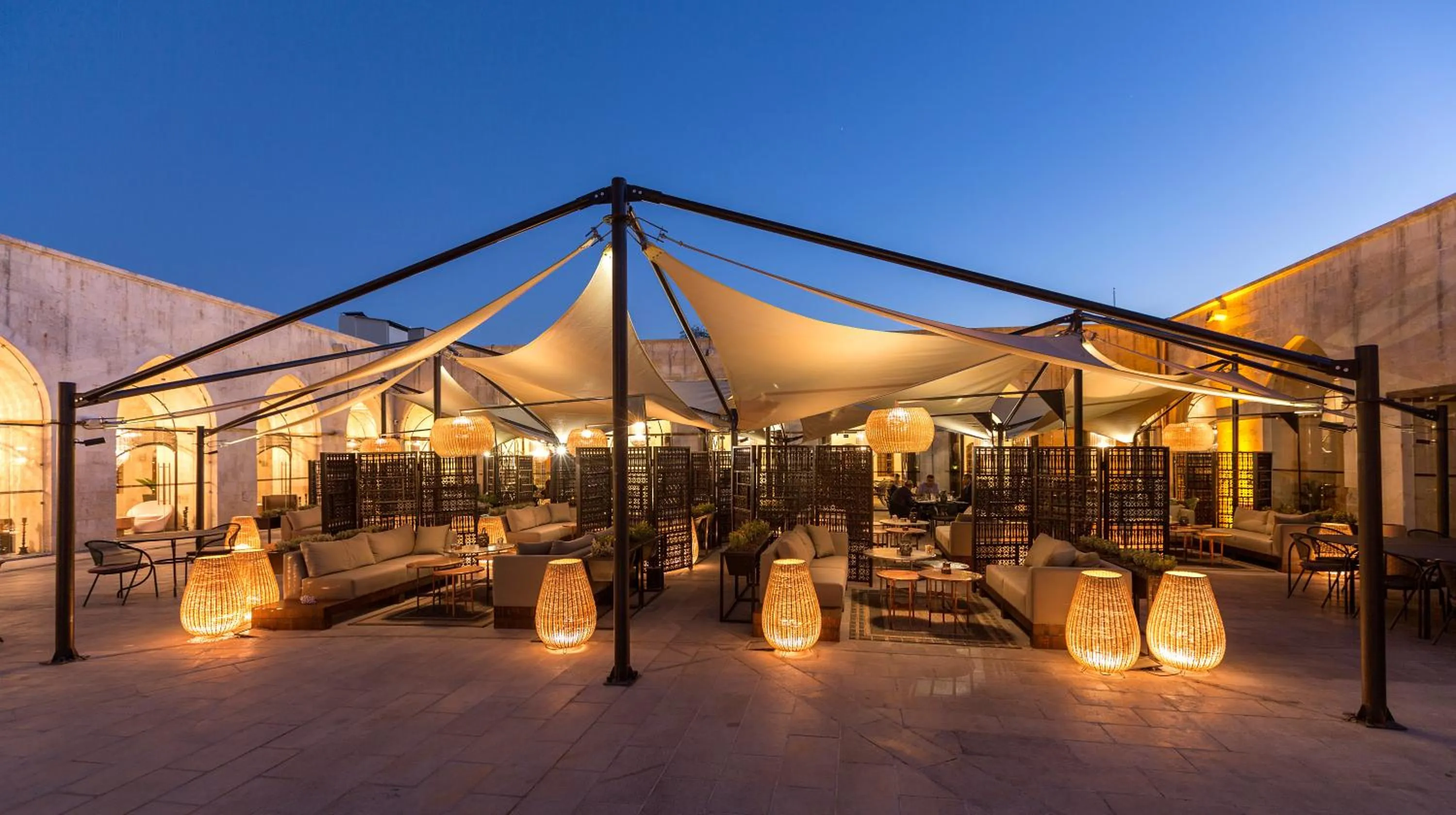 Facade/entrance in HSVHN Hotel Hışvahan