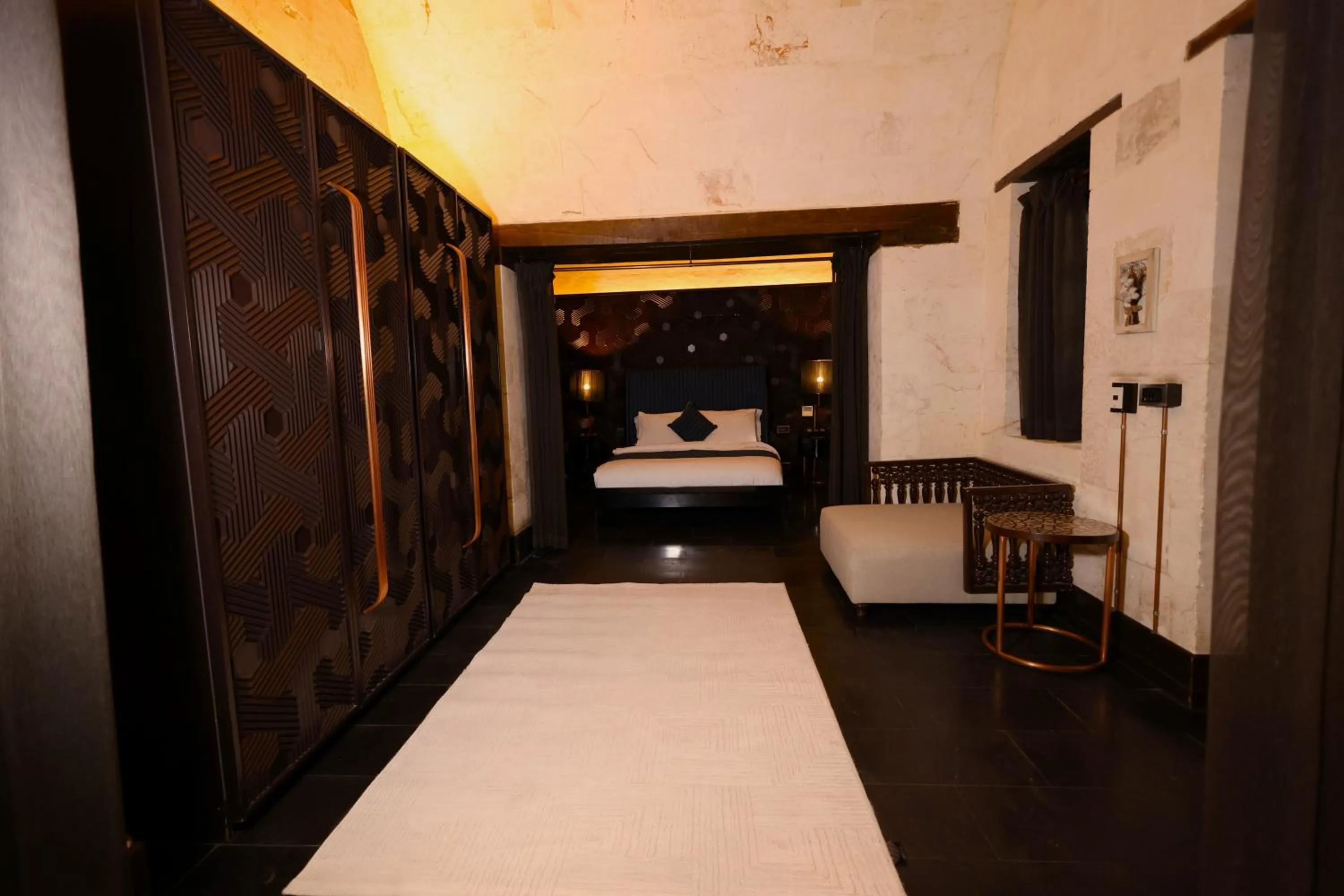 Photo of the whole room, Bed in HSVHN Hotel Hışvahan