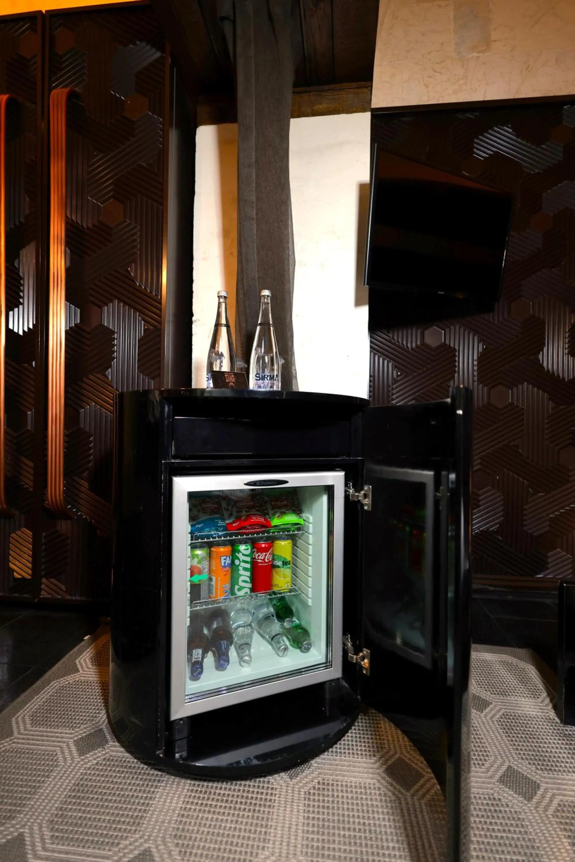 minibar in HSVHN Hotel Hışvahan