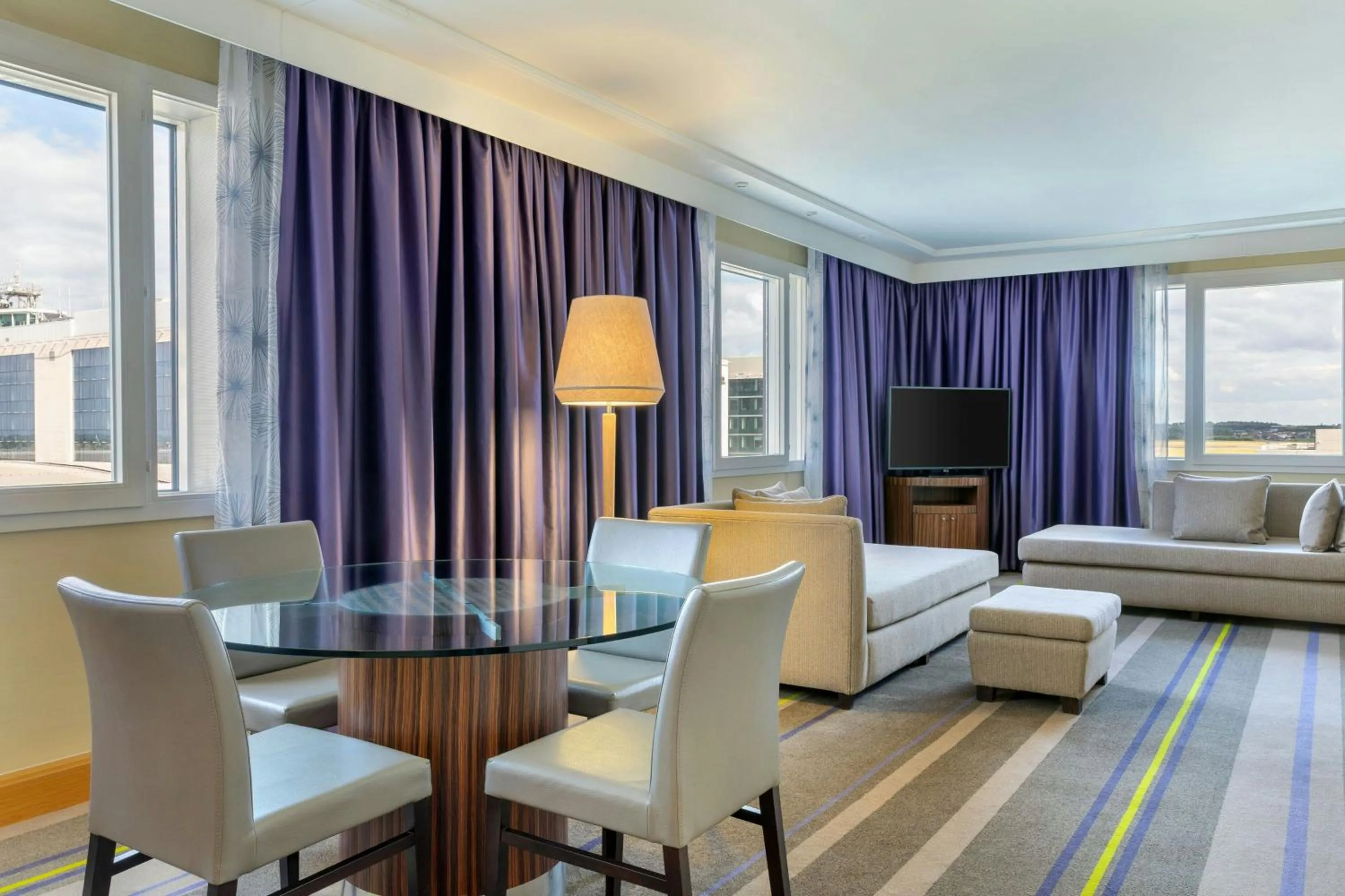 Living room in Sheraton Brussels Airport Hotel