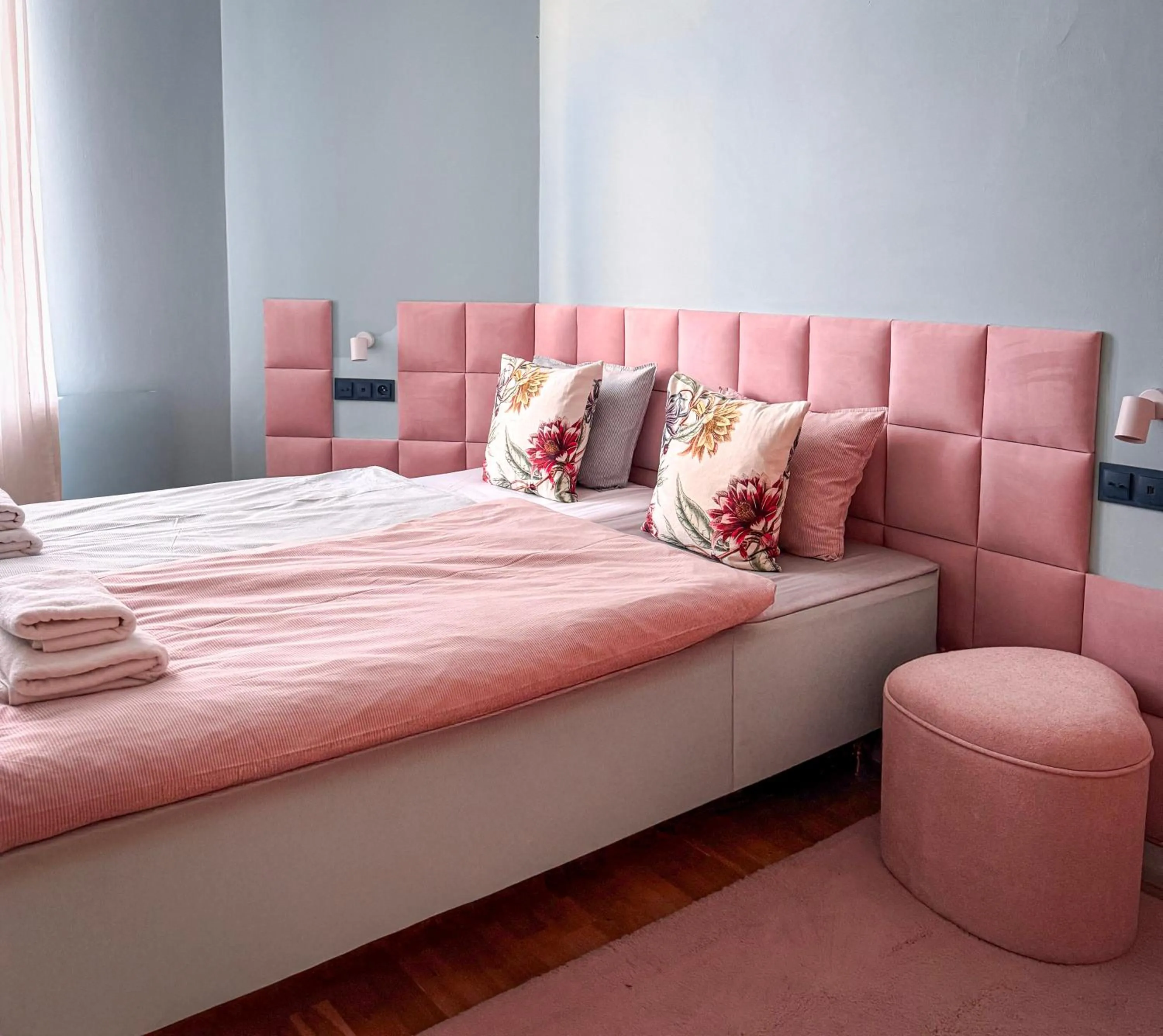 Photo of the whole room, Bed in 4th Floor Bed and Breakfast