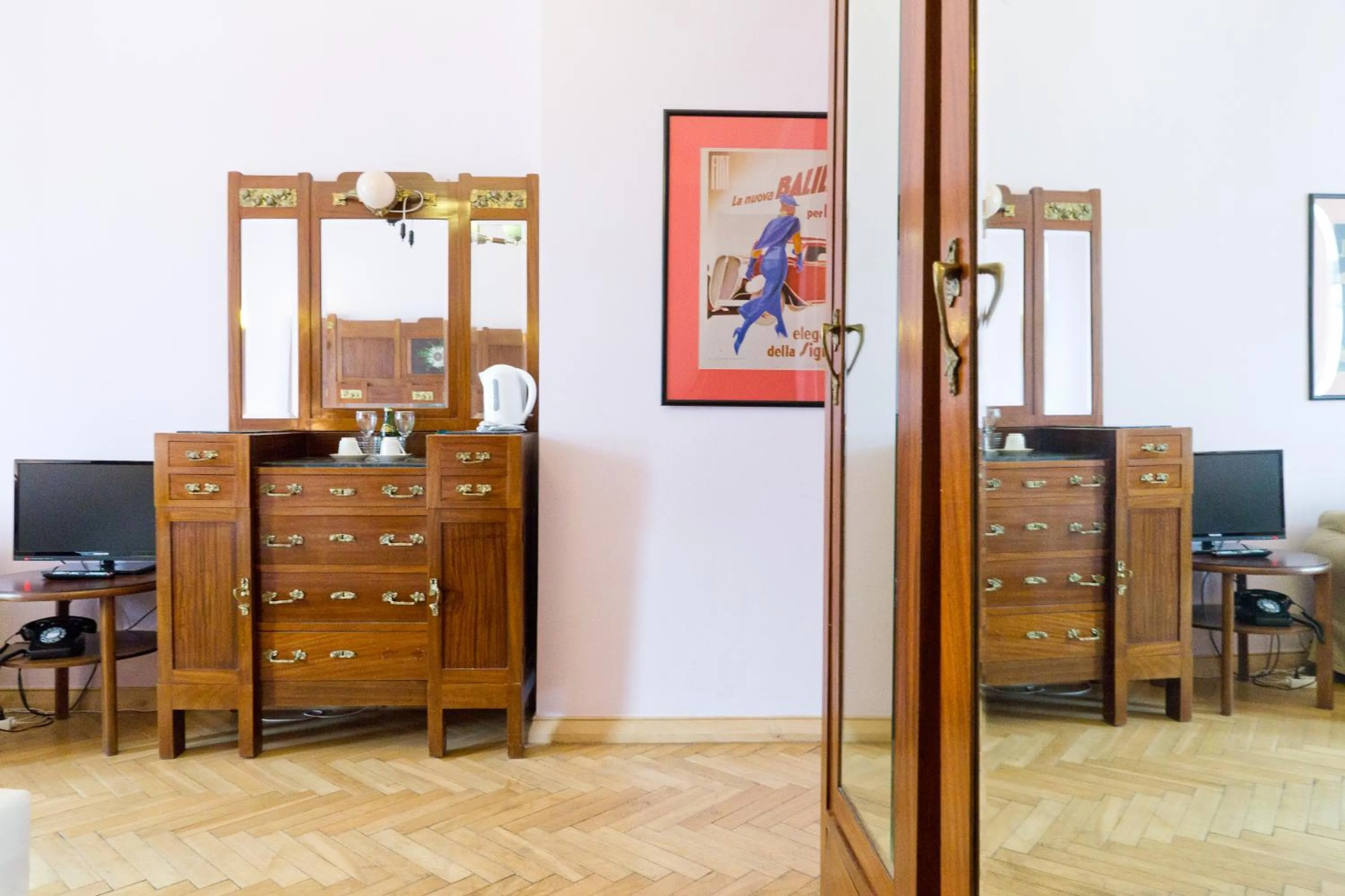 Photo of the whole room in 4th Floor Bed and Breakfast