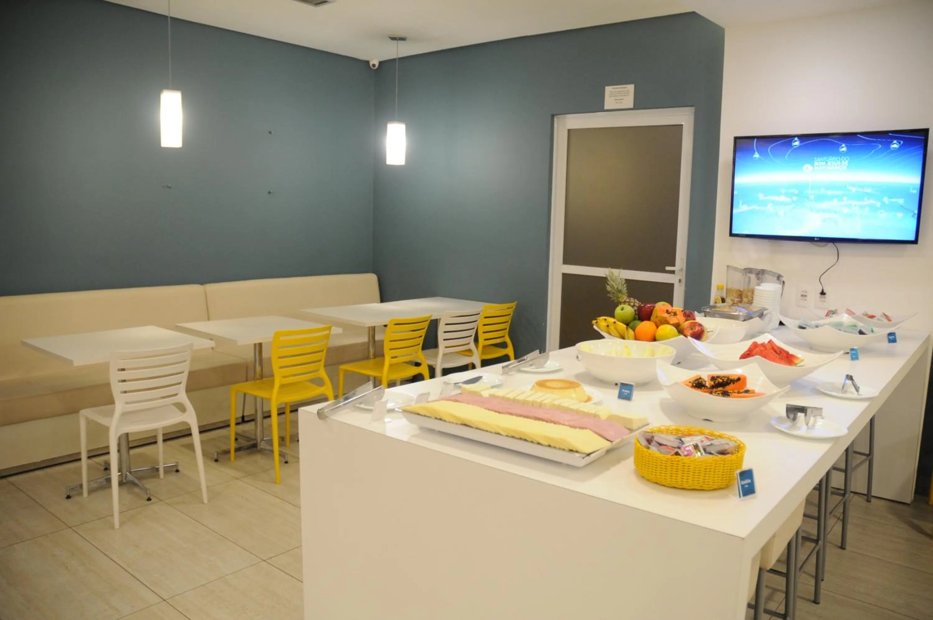 Food and drinks in Lizz Hotel