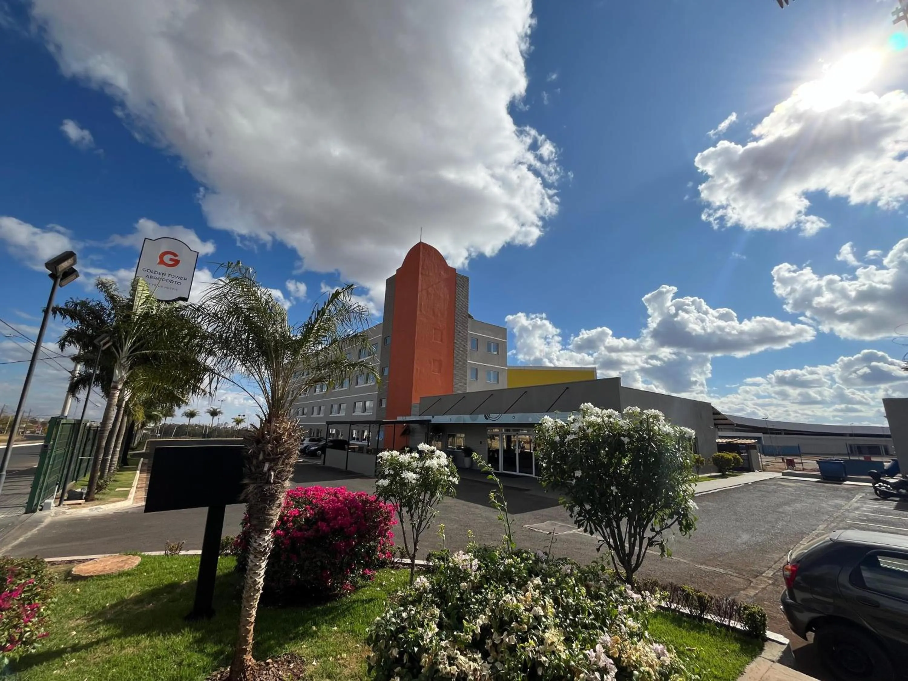 Golden Tower Aeroporto - Lizz - by Fênix Hotéis