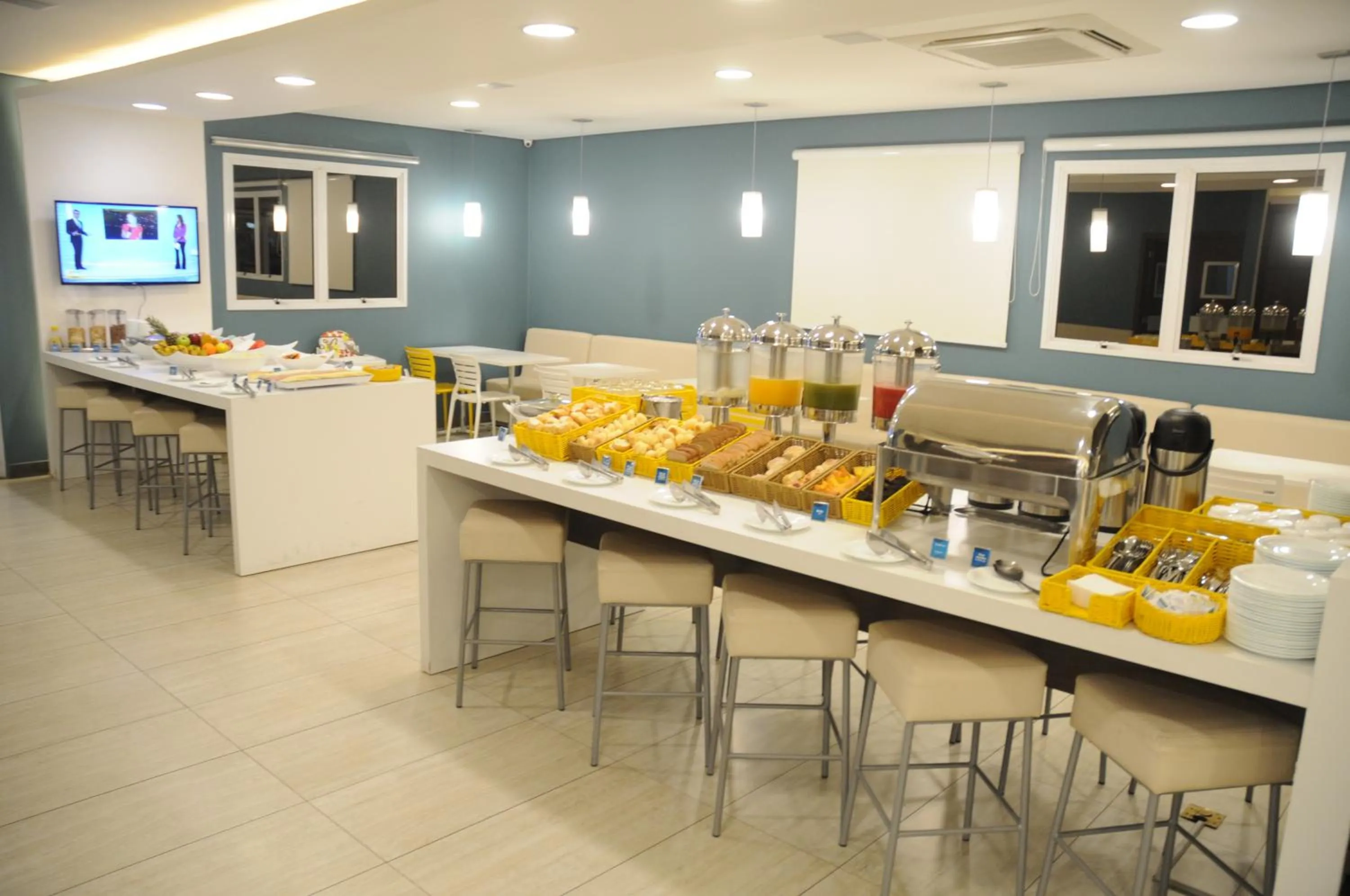 Food and drinks in Lizz Hotel