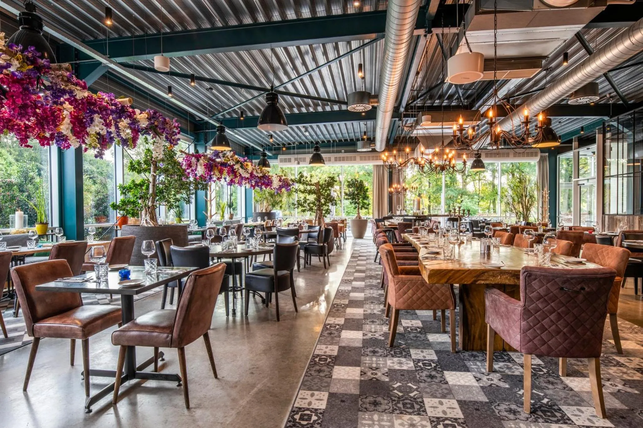 Restaurant/places to eat in Holiday Inn Hotel Brussels Airport by IHG