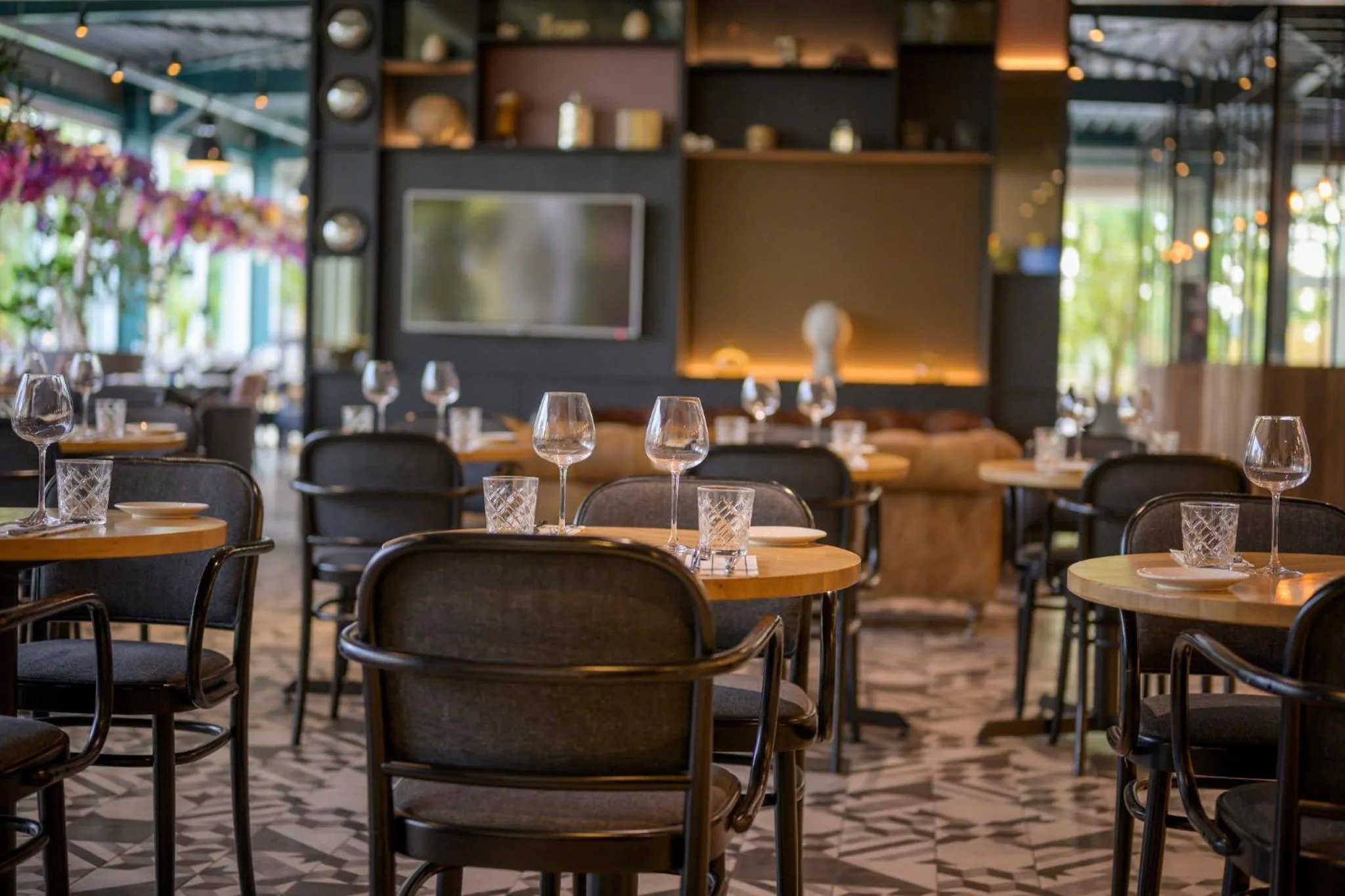 Restaurant/places to eat in Holiday Inn Hotel Brussels Airport by IHG