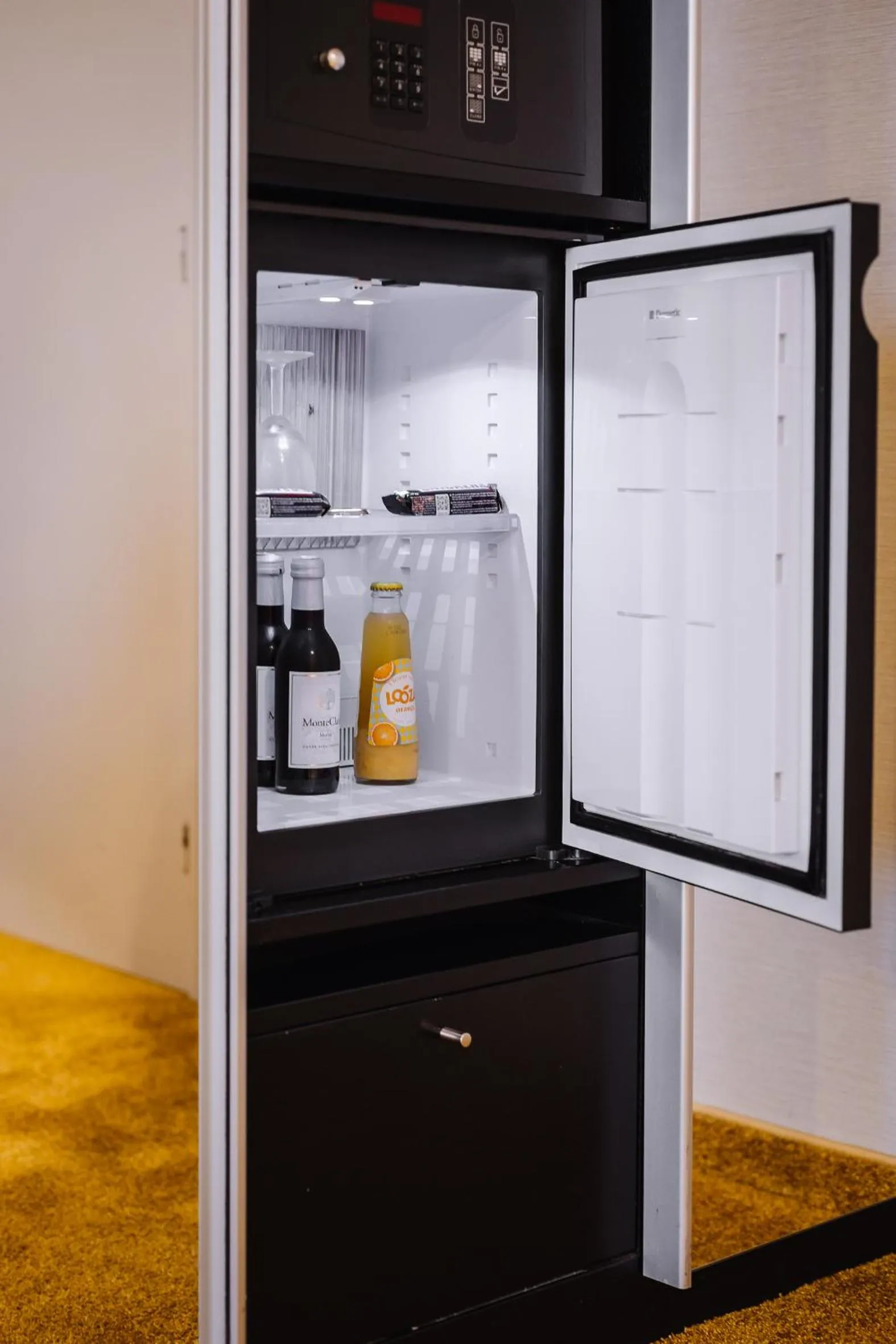 minibar in Holiday Inn Hotel Brussels Airport by IHG