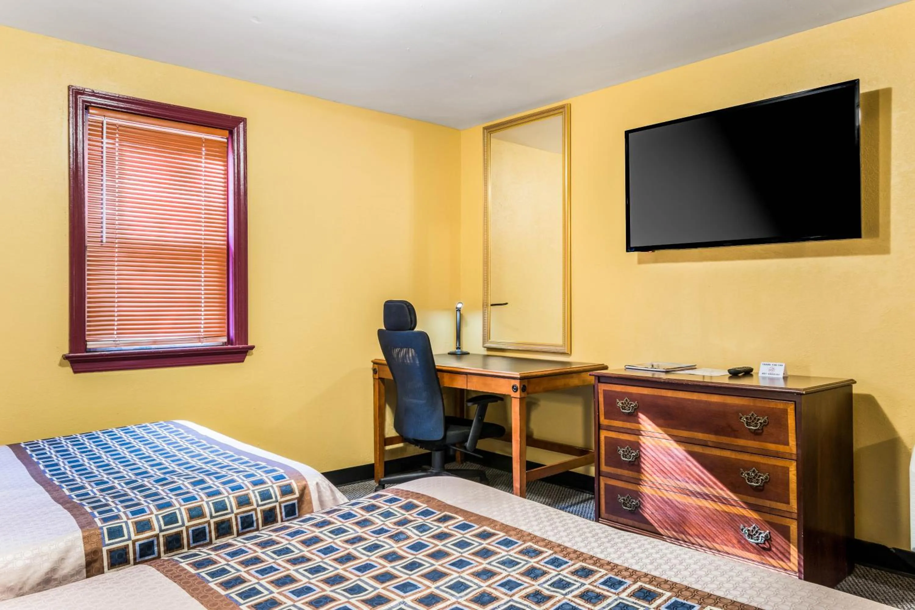 Bed in Cottage Inn - Grantville