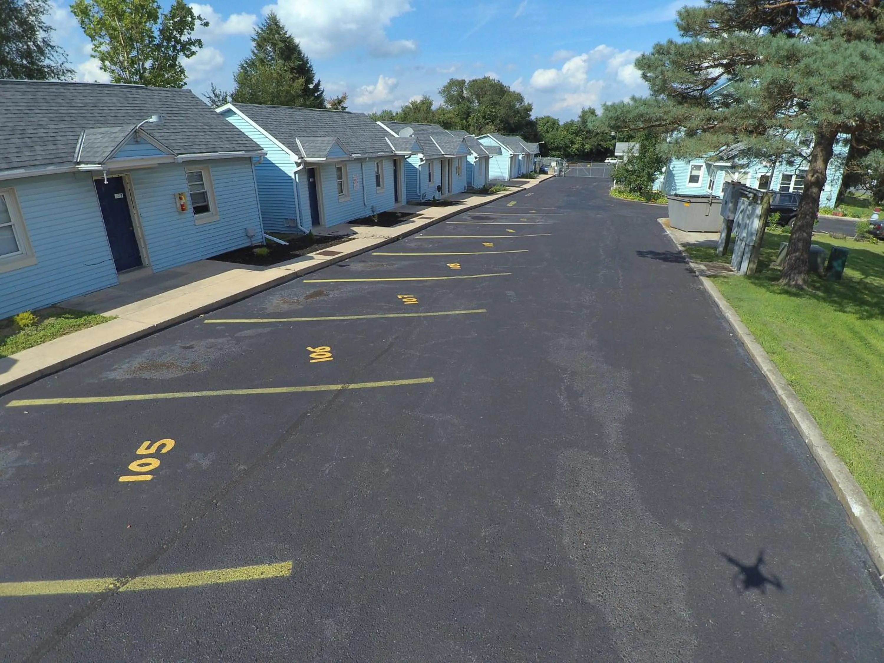 Property building in Cottage Inn - Grantville