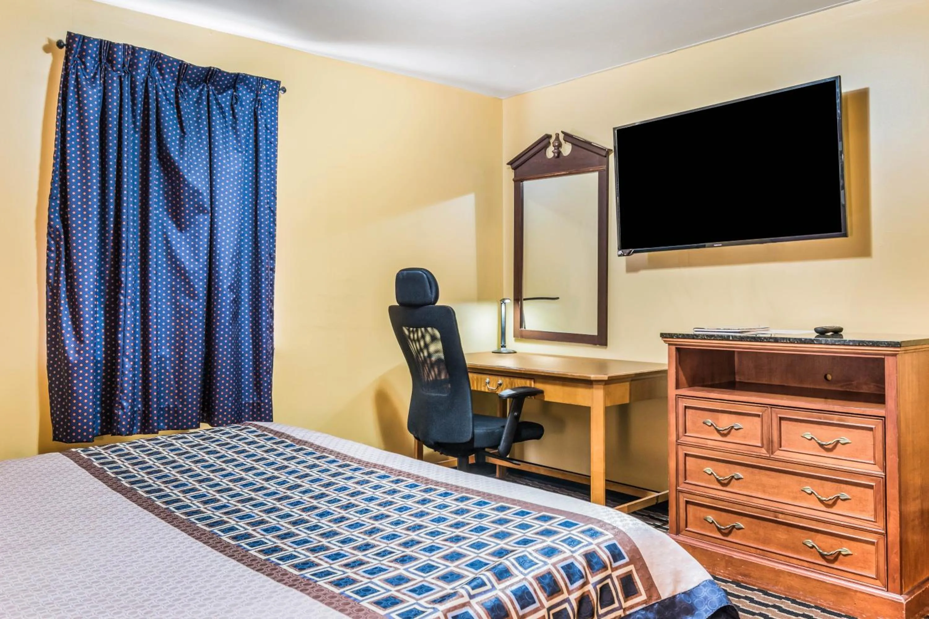 Bed in Cottage Inn - Grantville