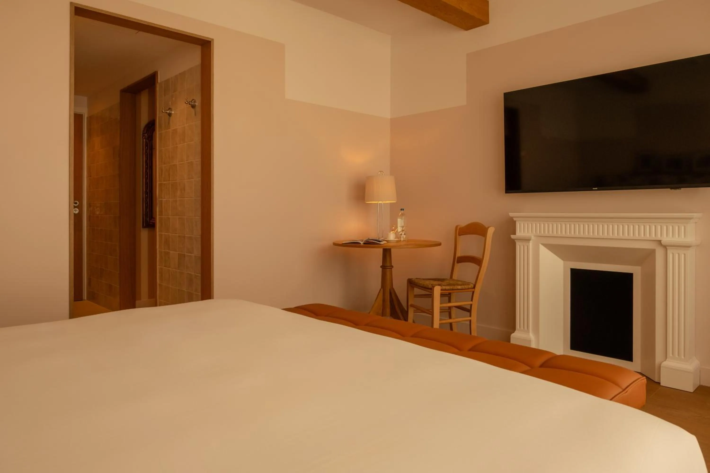 TV and multimedia, Bed in 9Hotel Chelton